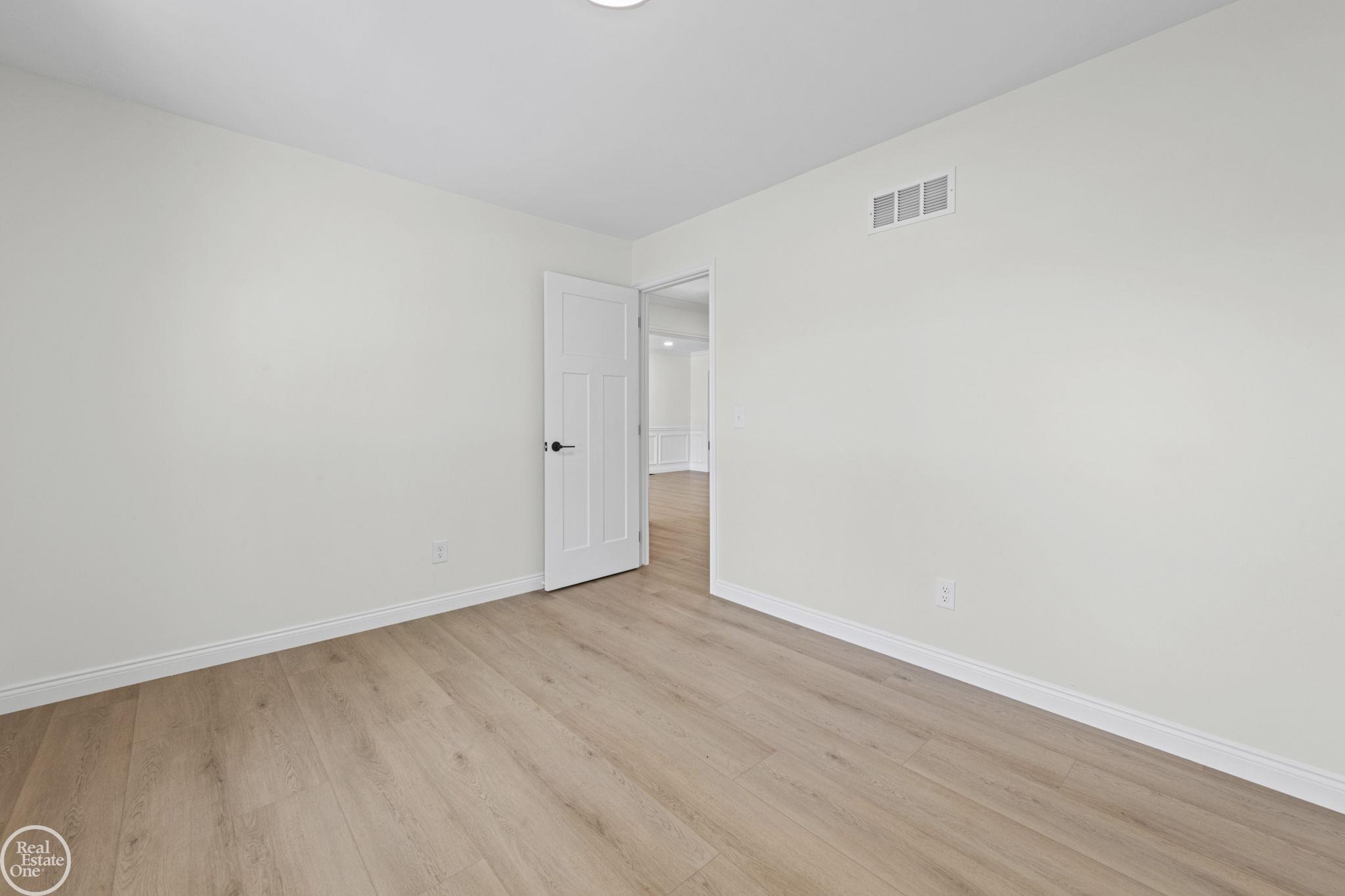 property viewer photo 7