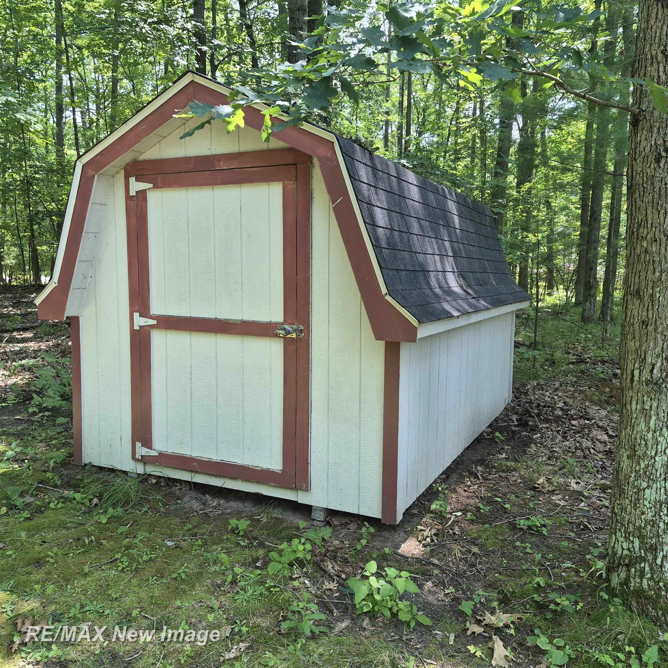 main property photo 19