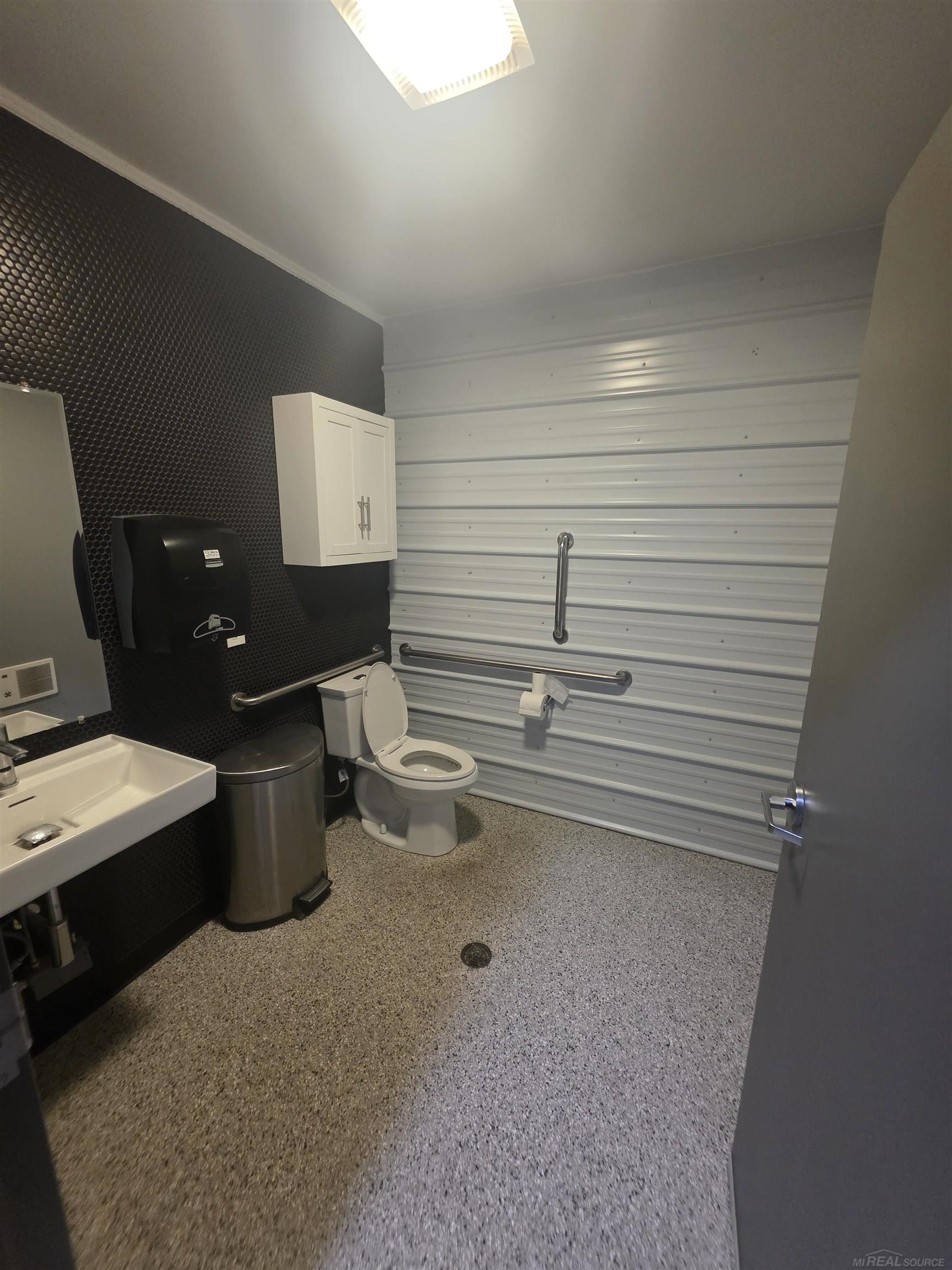 main property photo 16