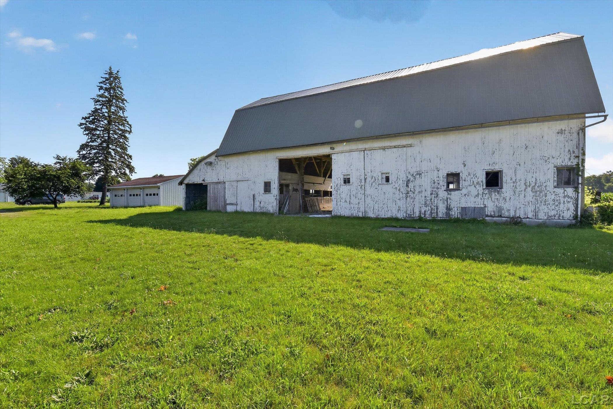 main property photo 45