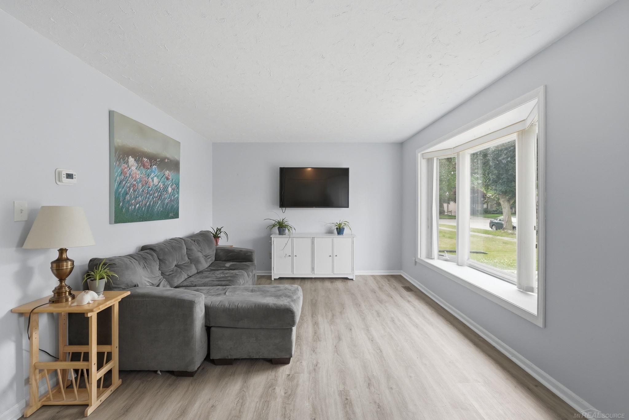 property viewer photo 3