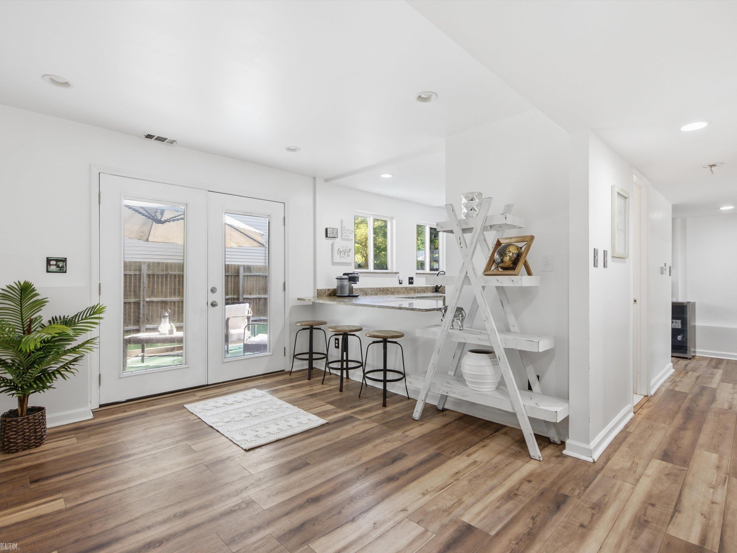 property viewer photo 10