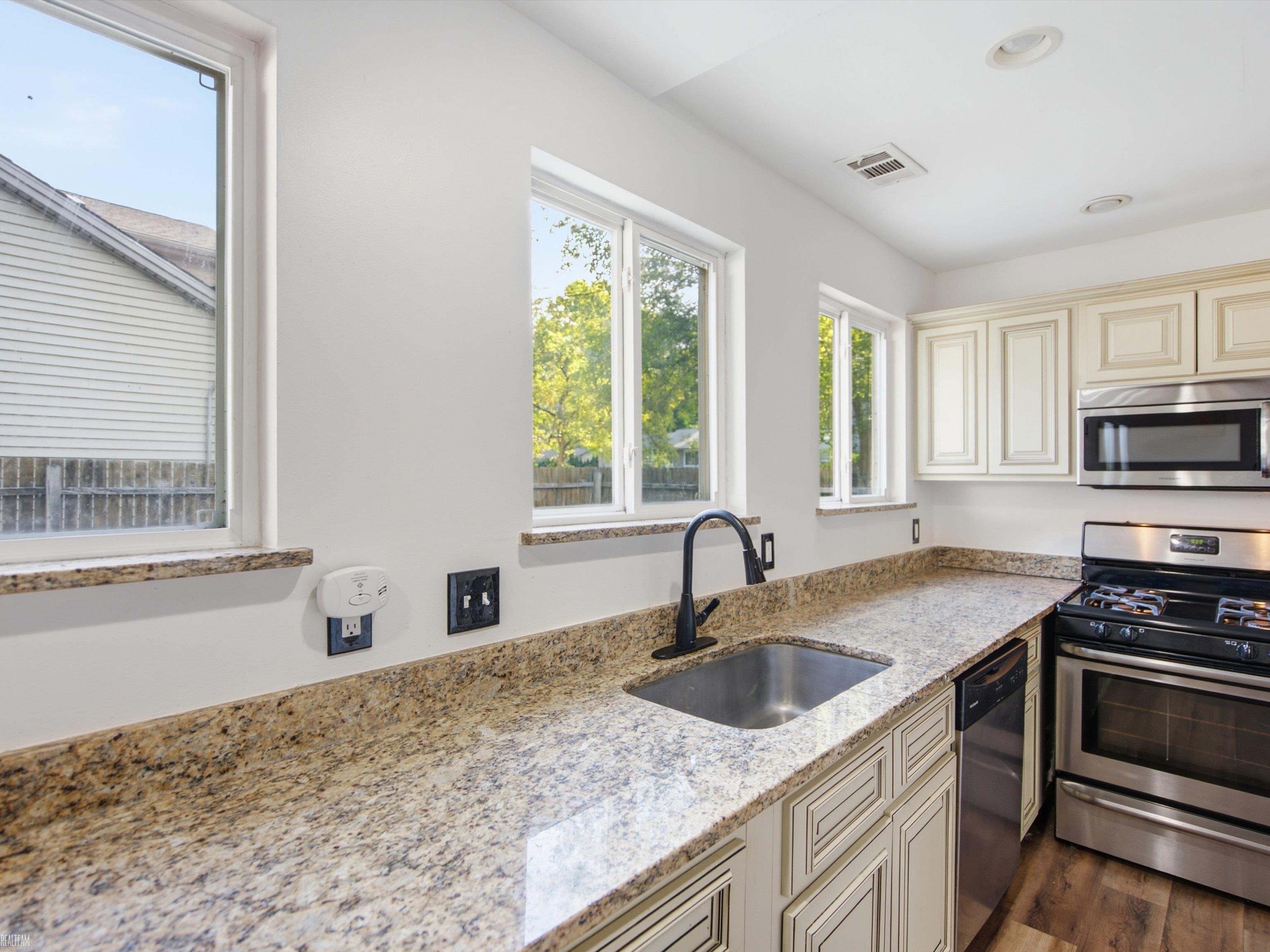 property viewer photo 15