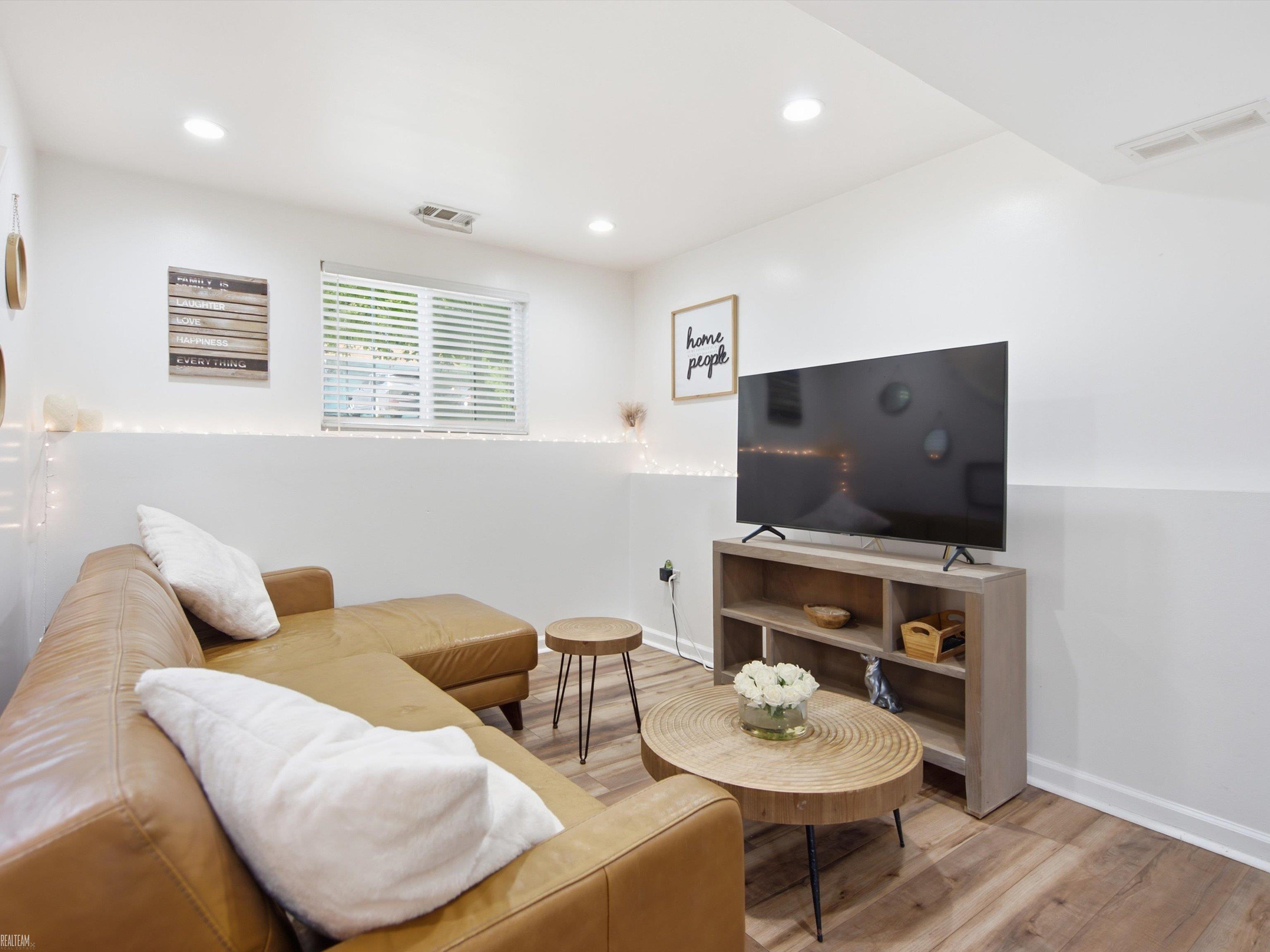 property viewer photo 8