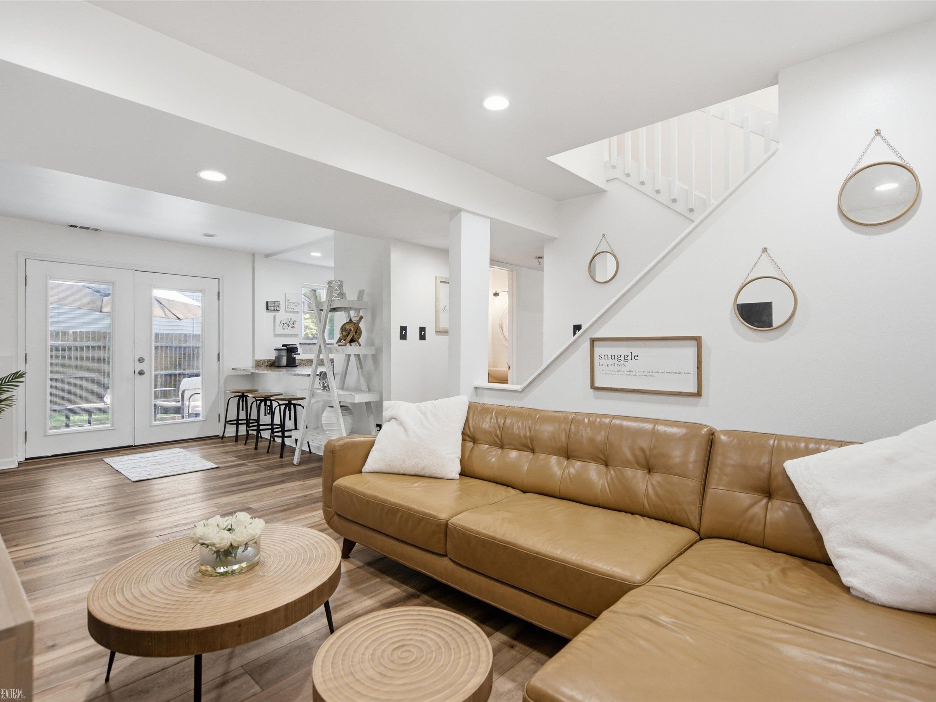 property viewer photo 9