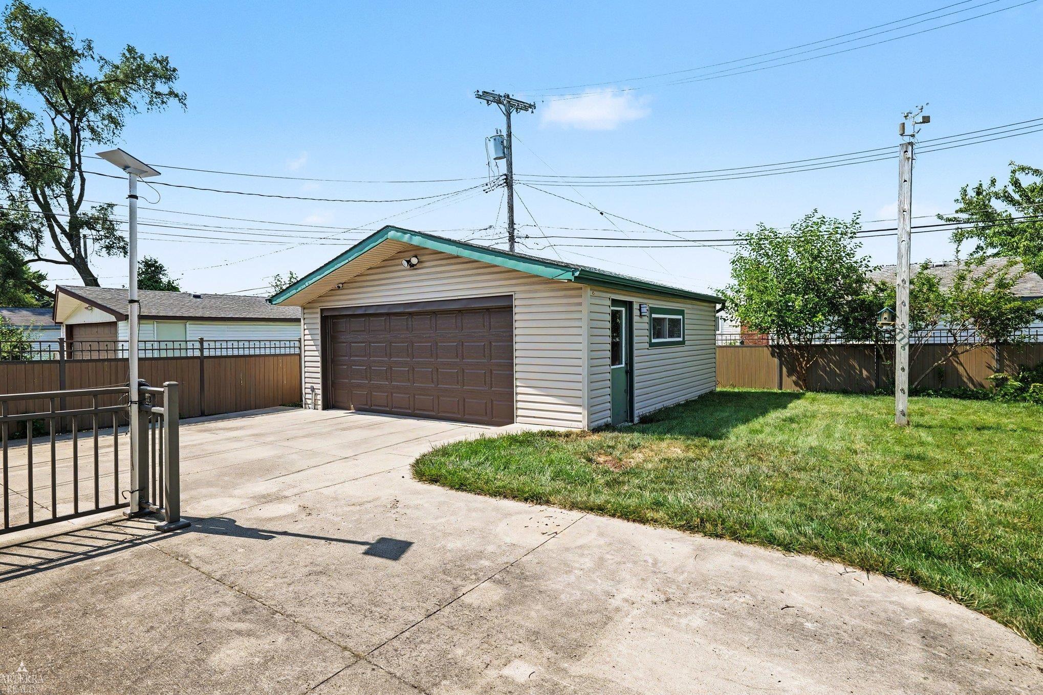 main property photo 24