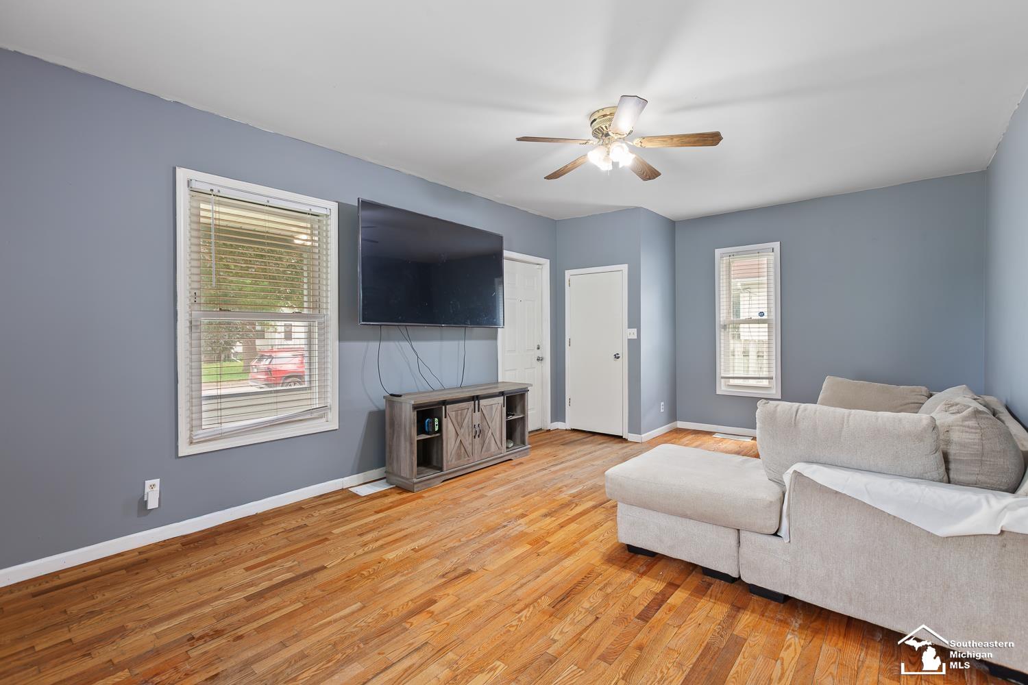 main property photo 4