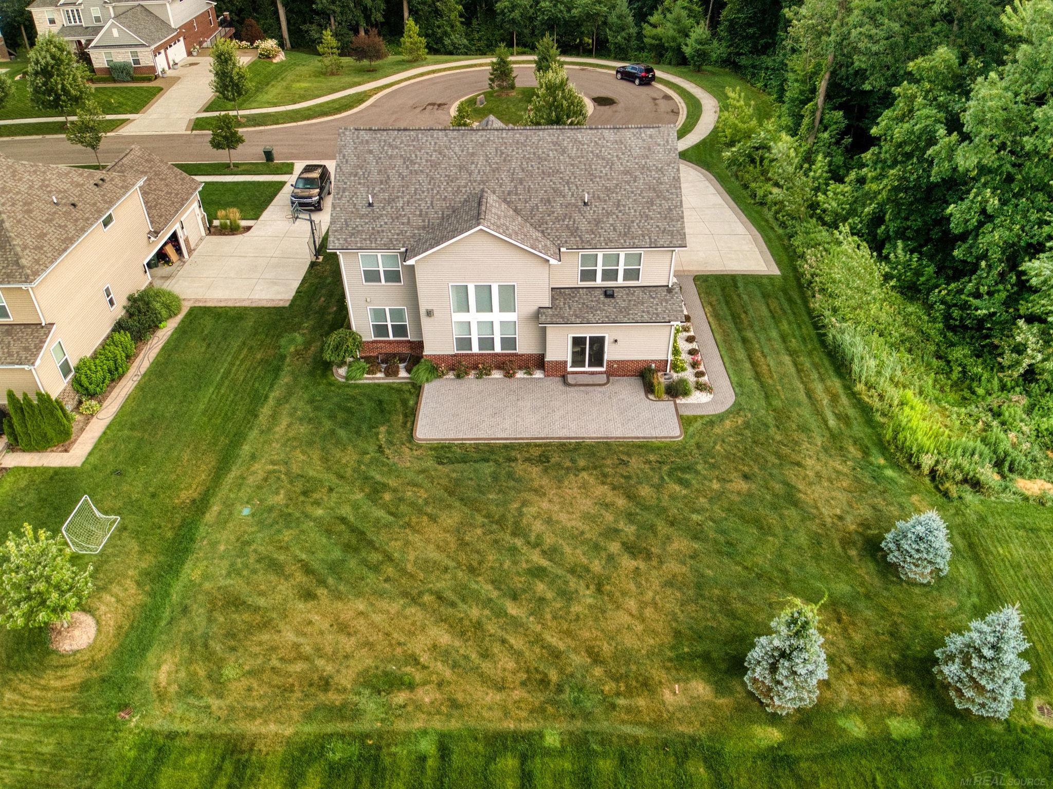 main property photo 35