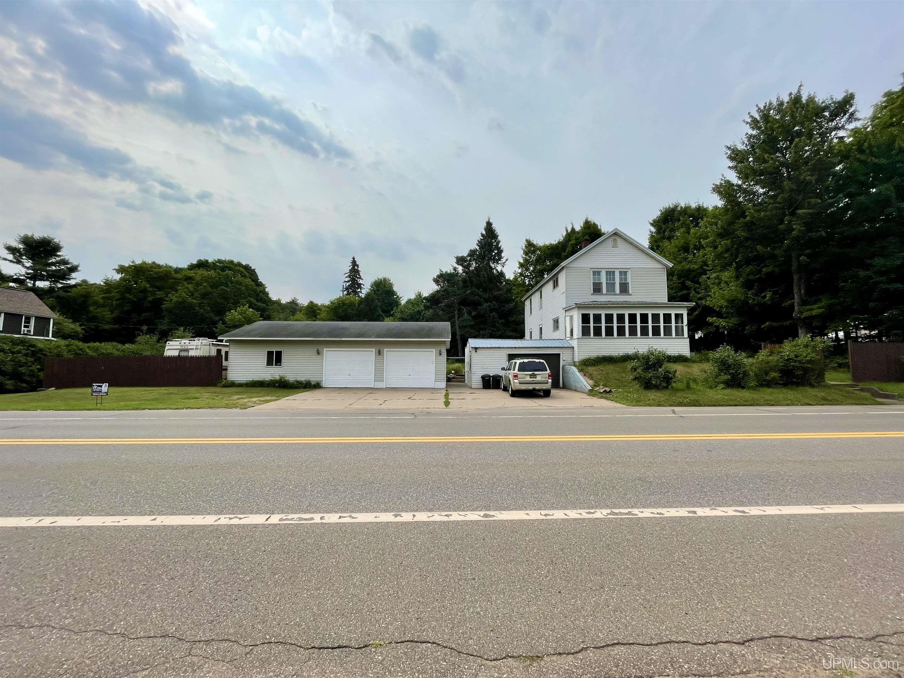 main property photo 37
