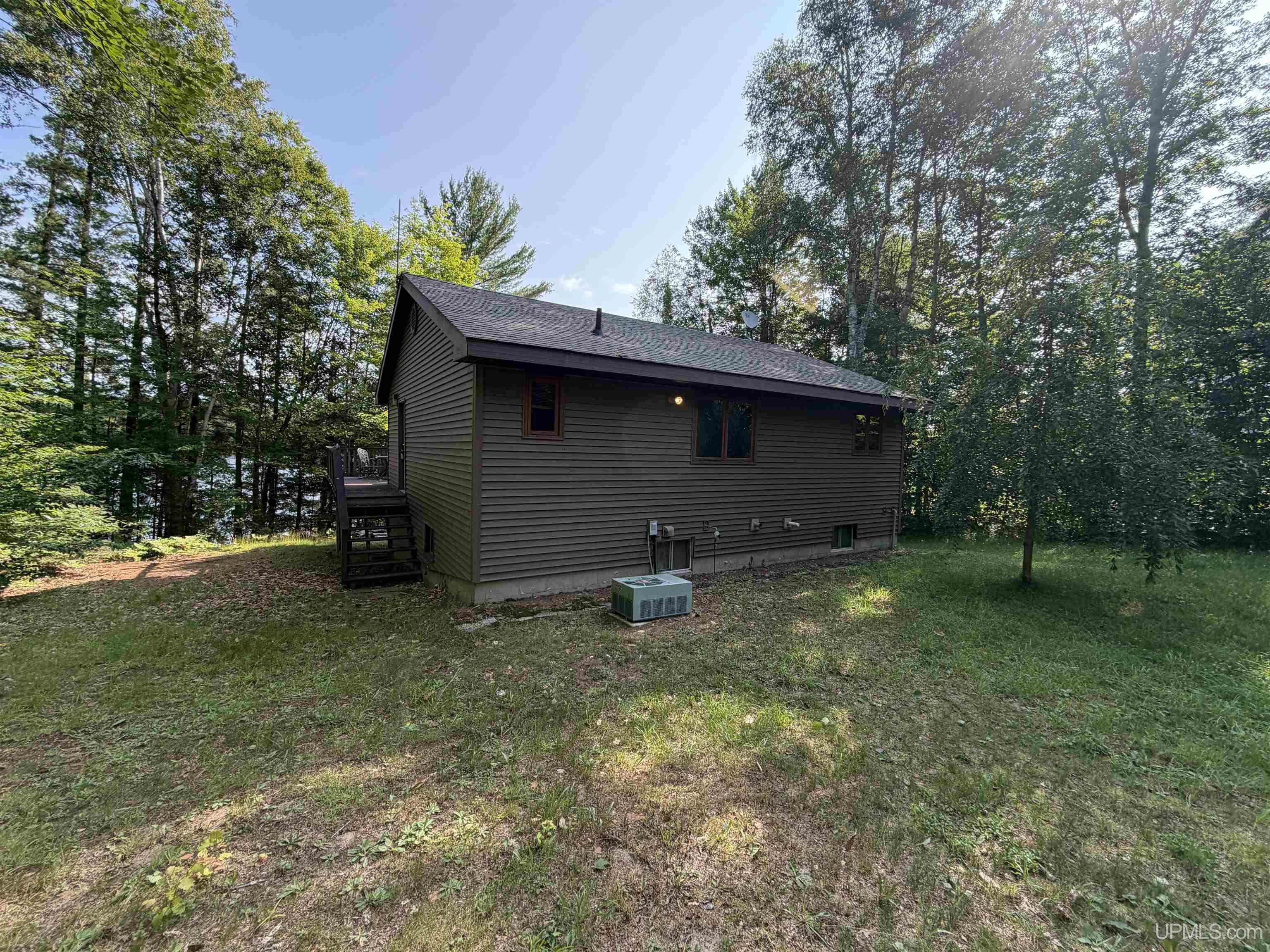 main property photo 30