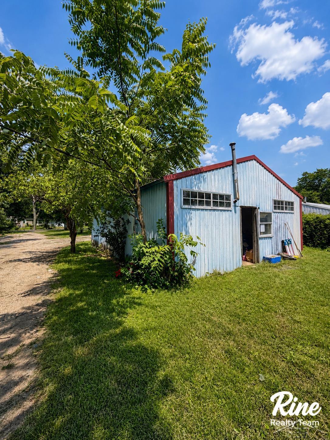 main property photo 32