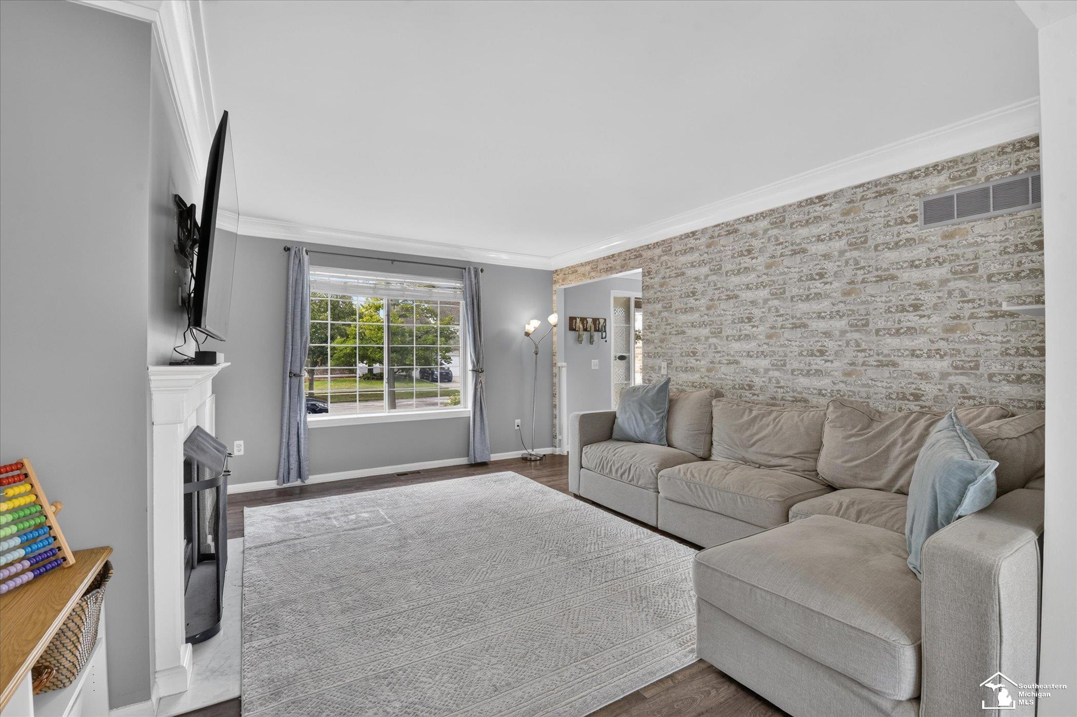 property viewer photo 3