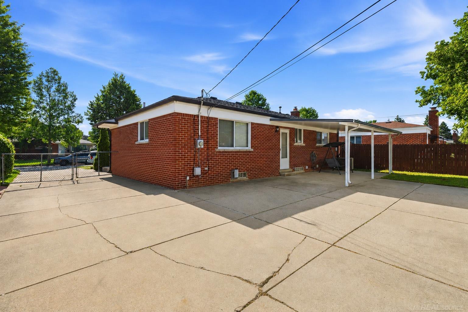 main property photo 25