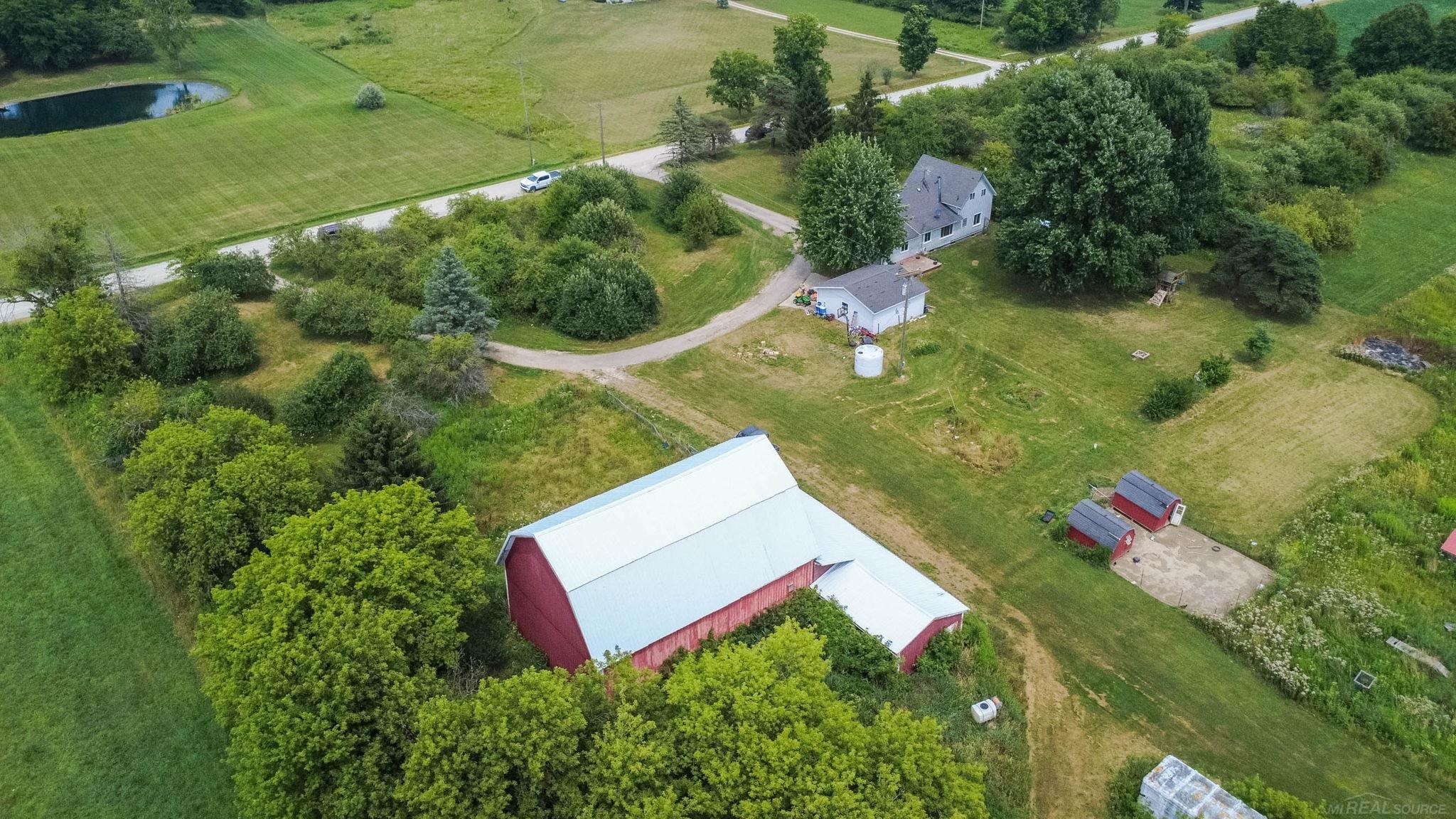 main property photo 10
