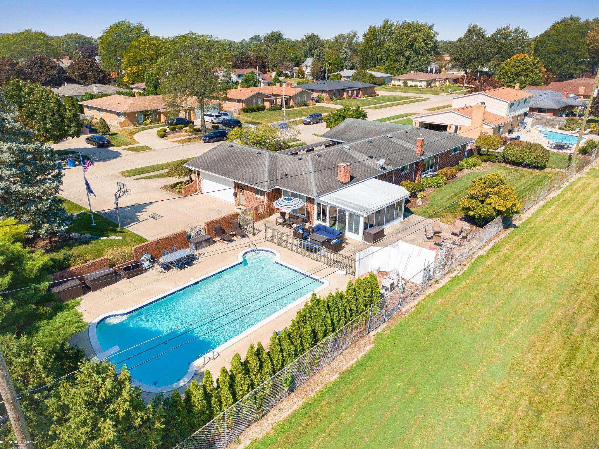 main property photo 81