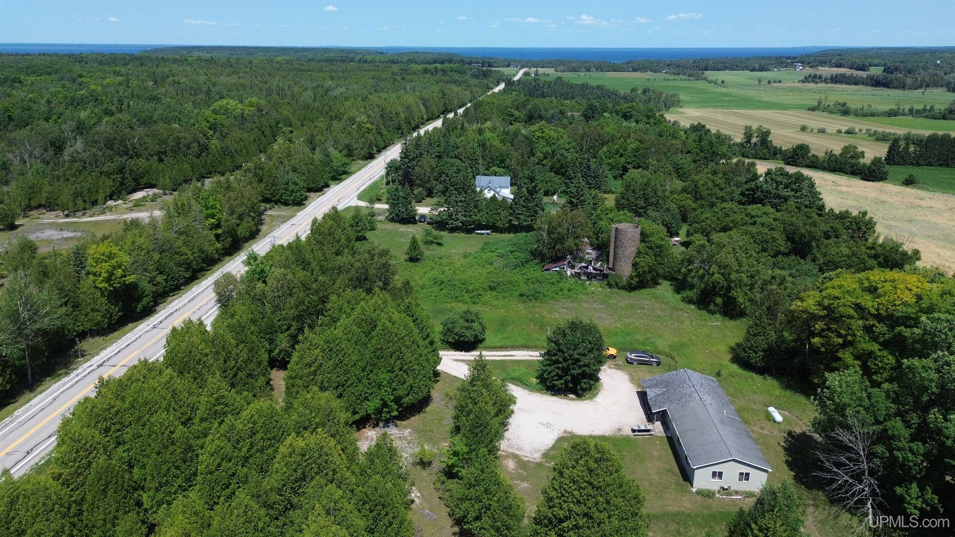 main property photo 3