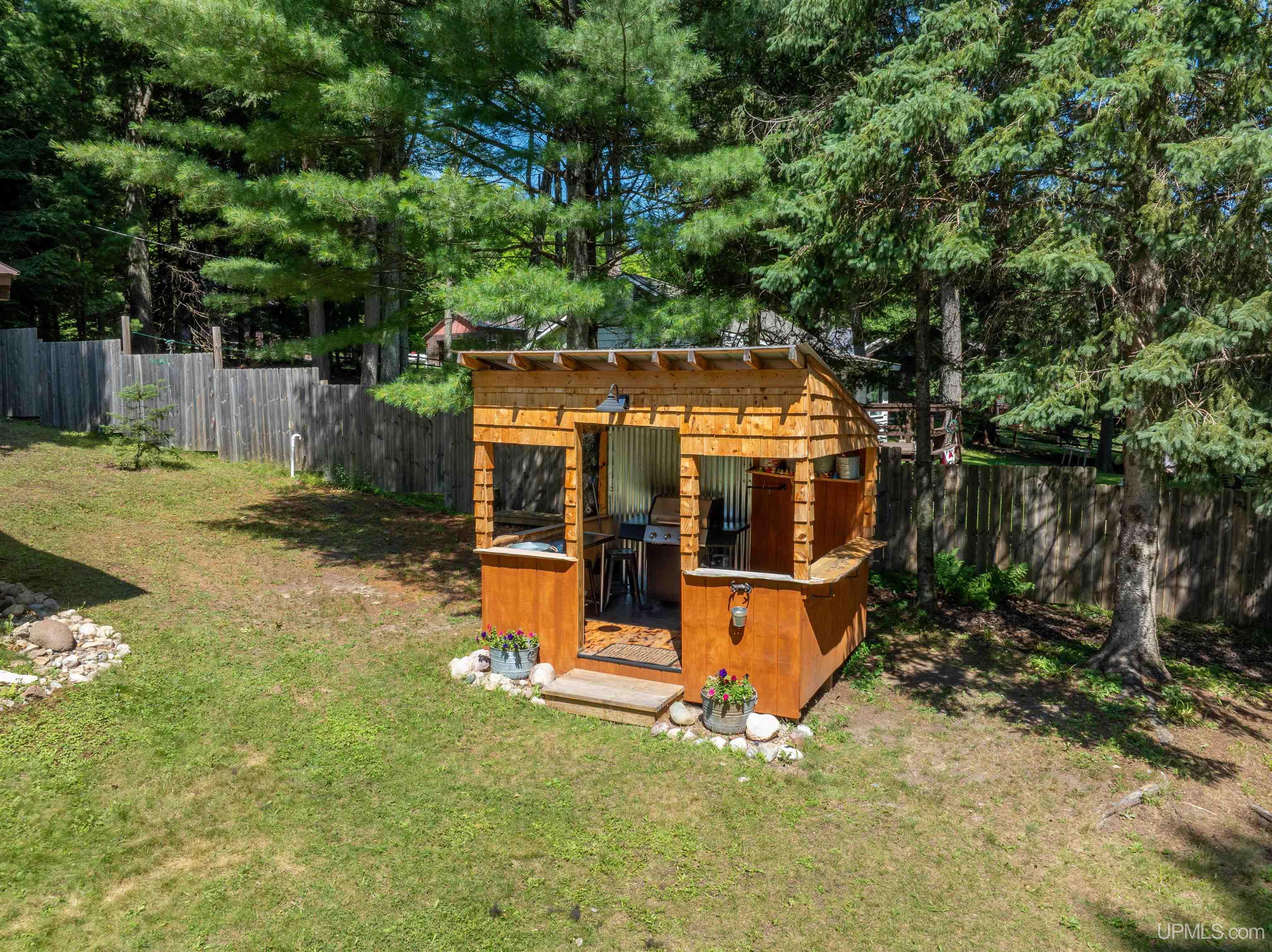 main property photo 40