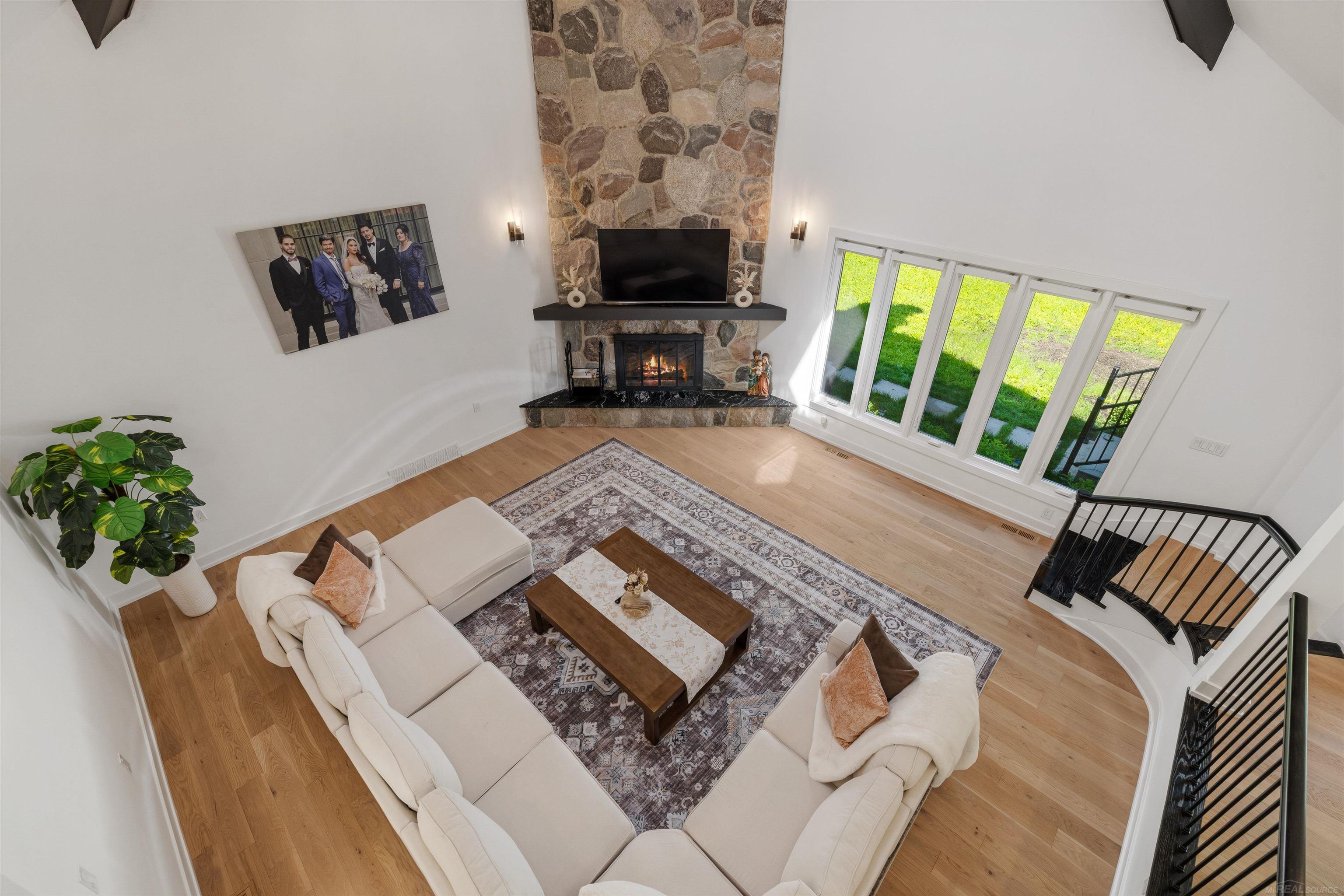 main property photo 37
