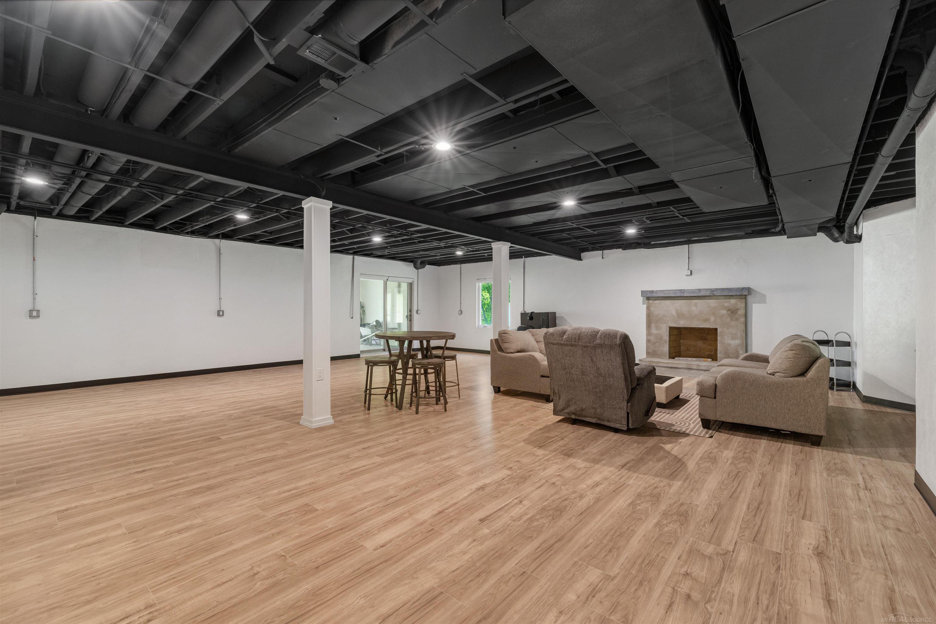main property photo 50