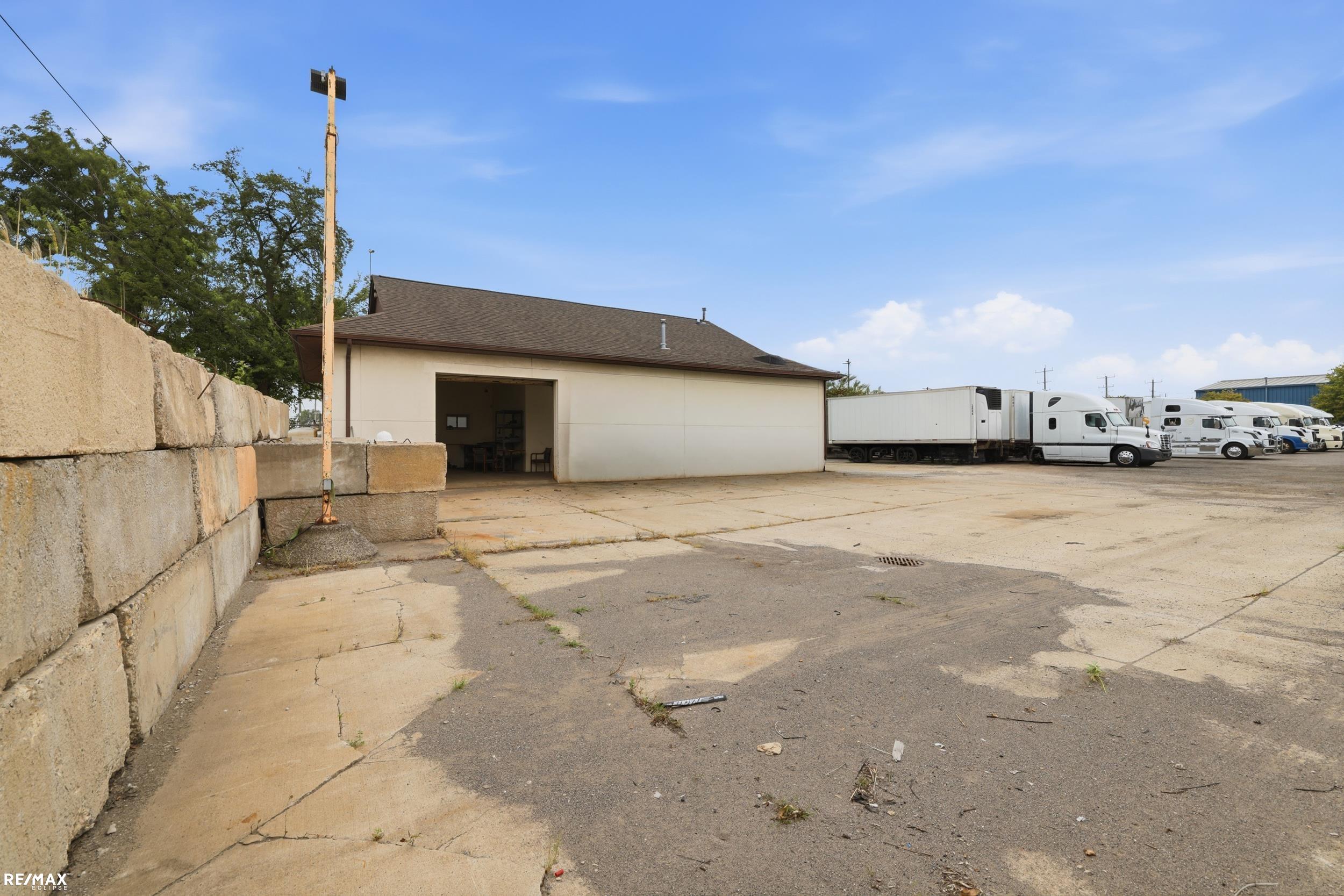 main property photo 14