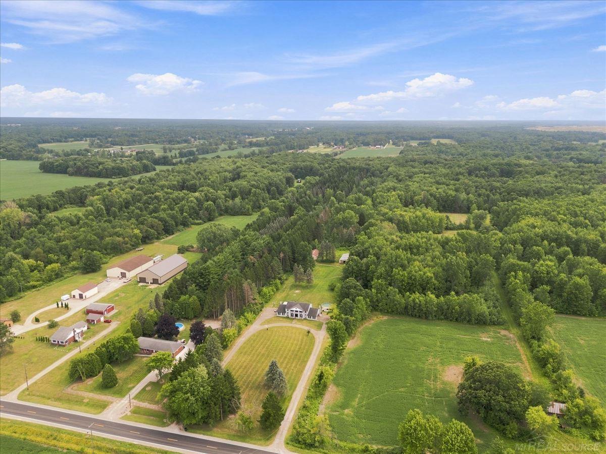 main property photo 10