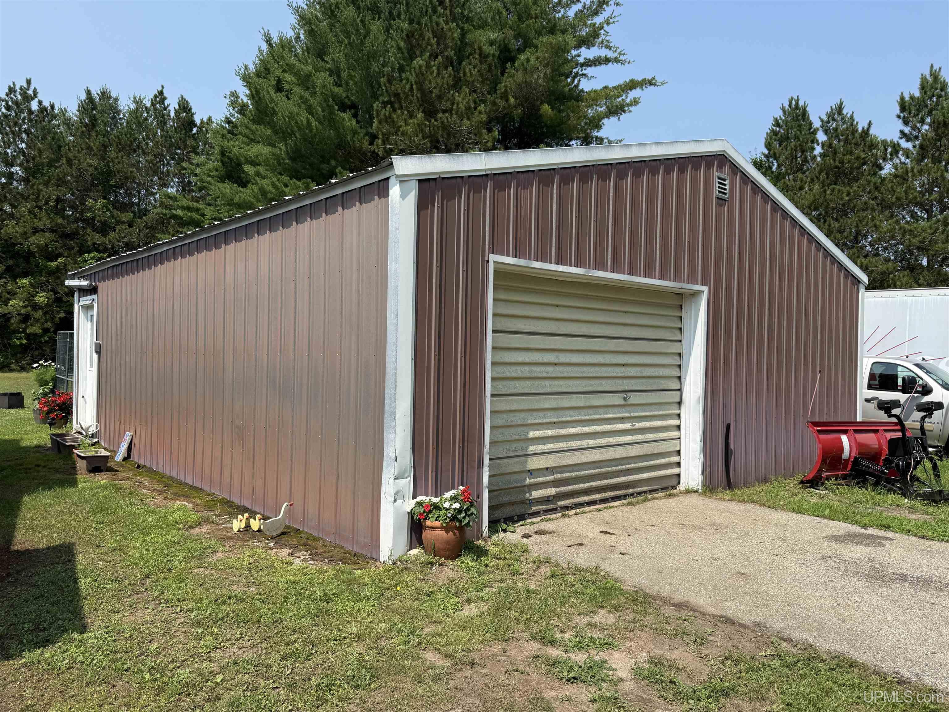main property photo 9