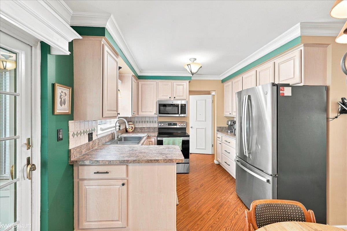 main property photo 7