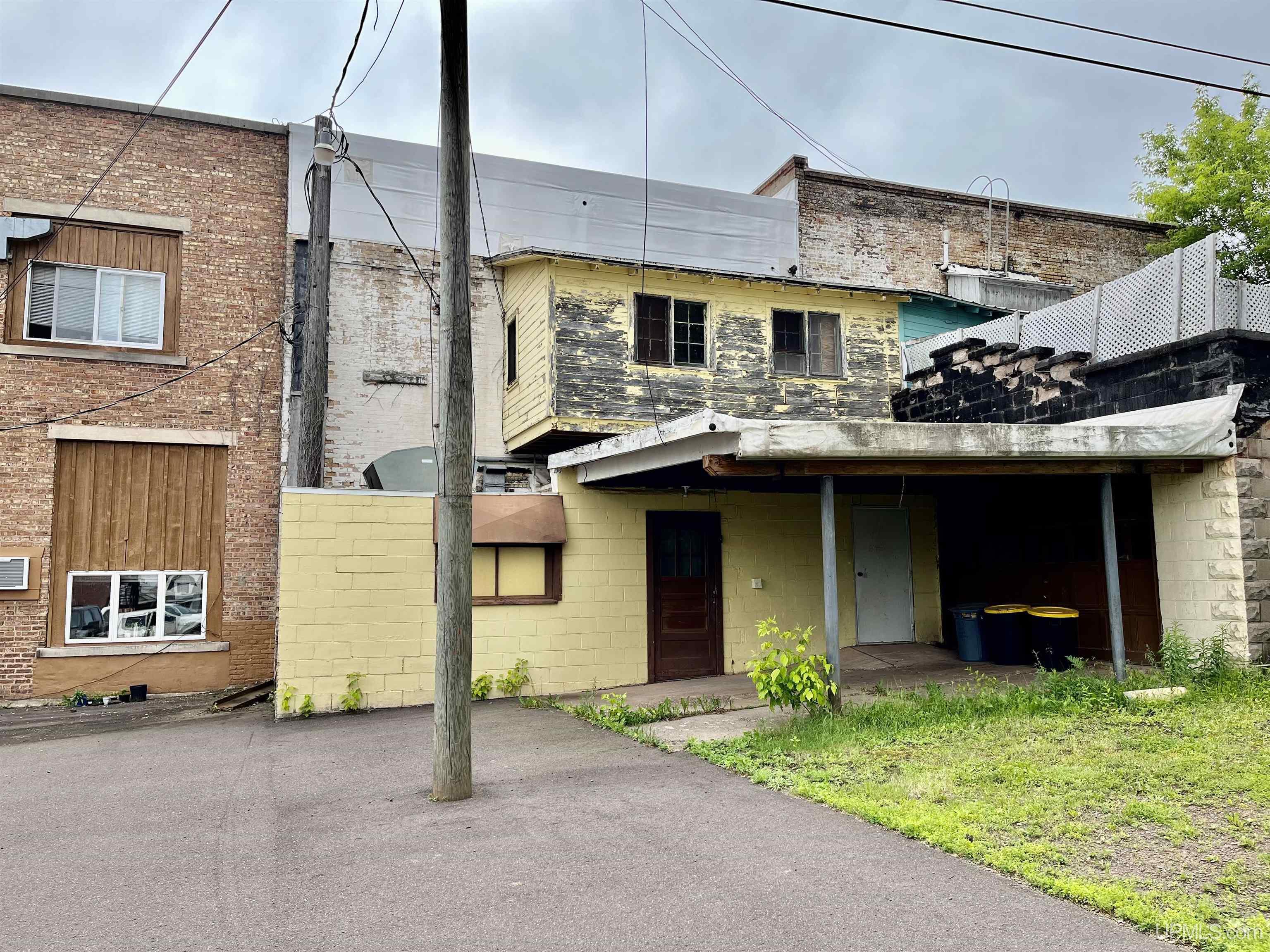 main property photo 31