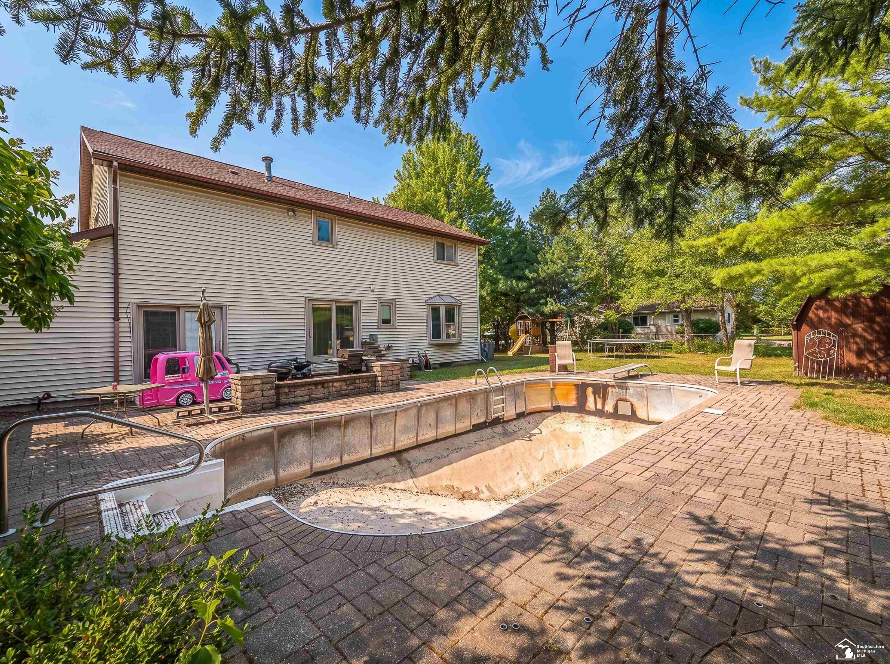 main property photo 31