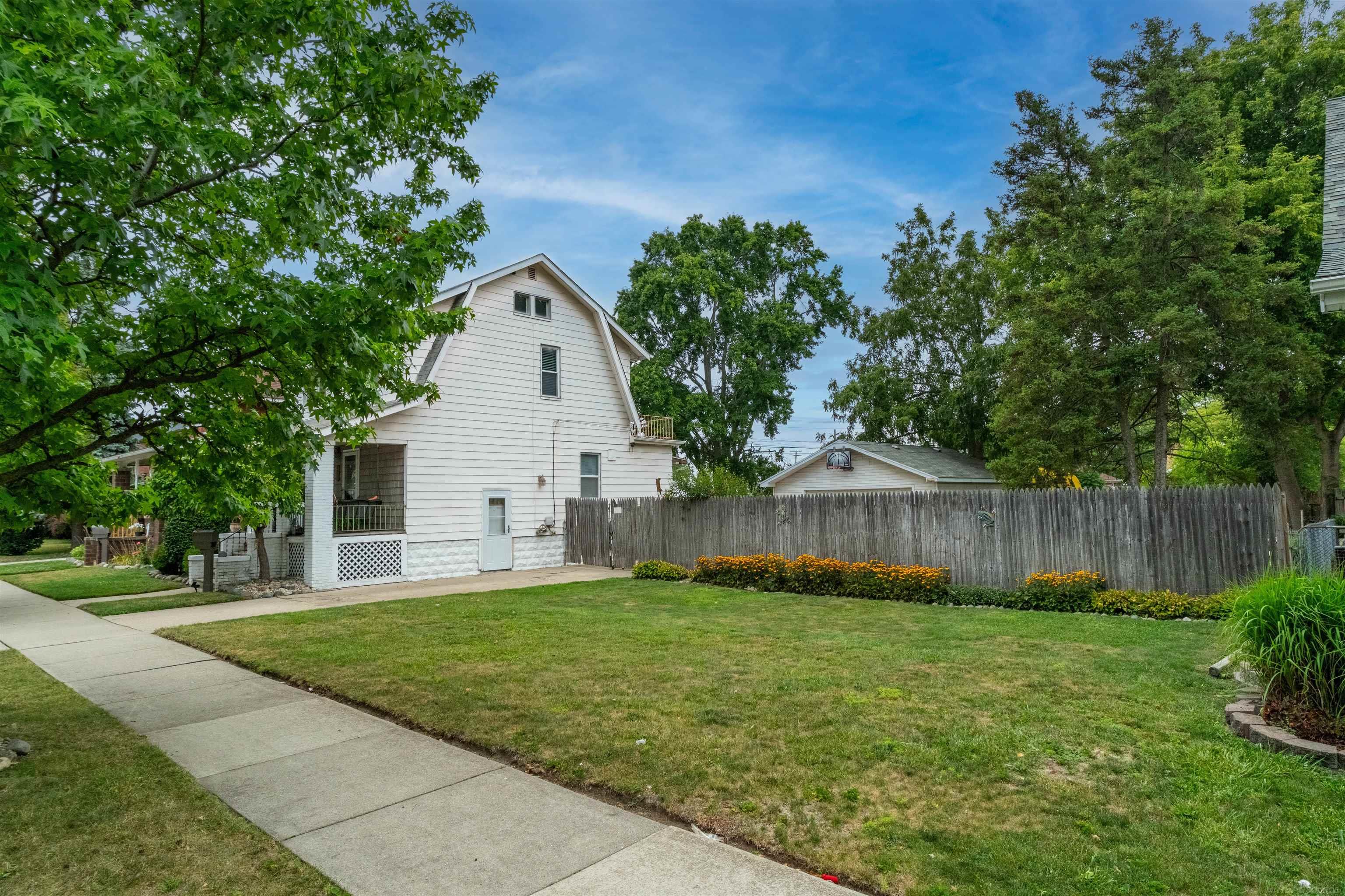 main property photo 3
