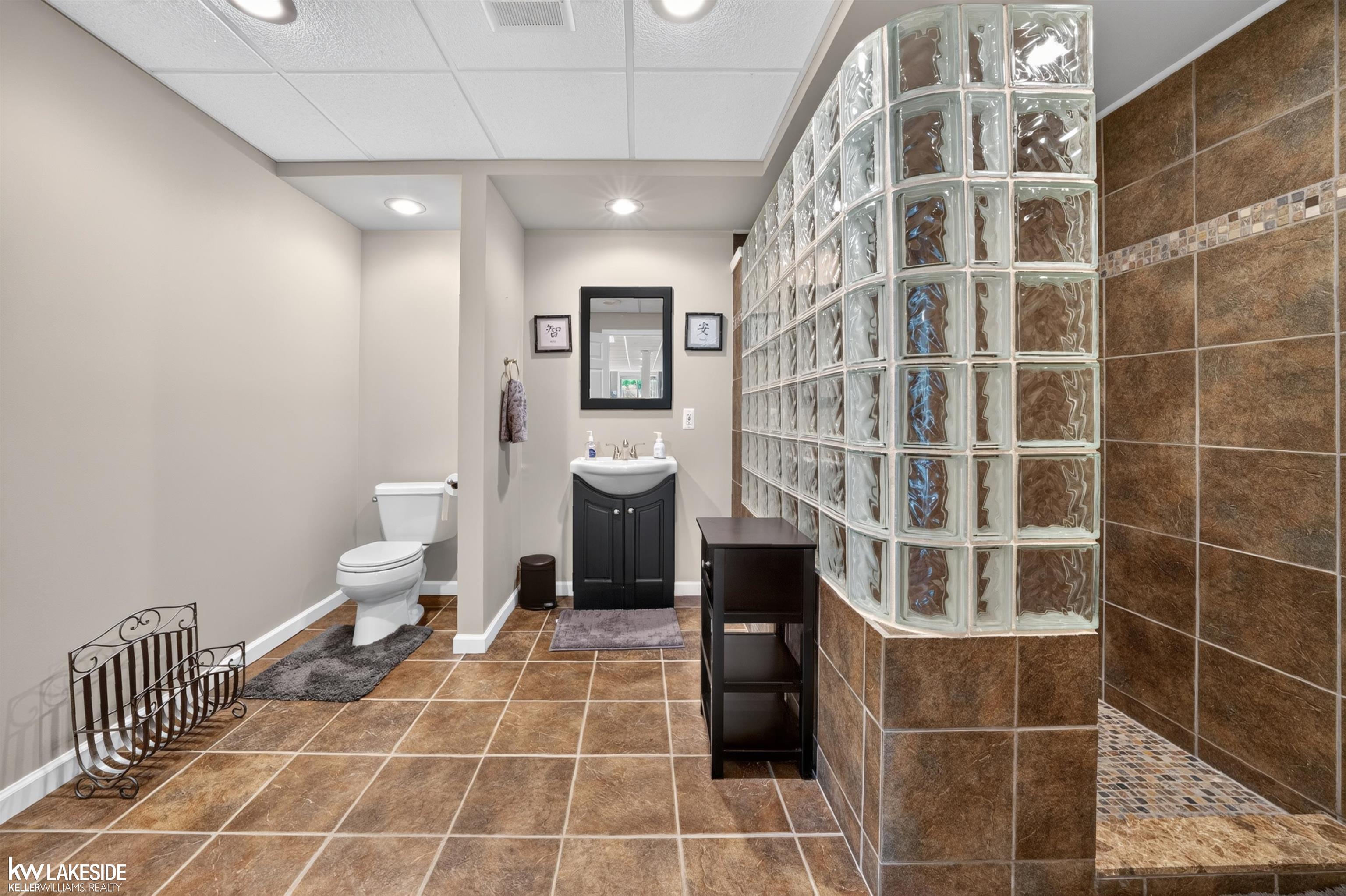 main property photo 74