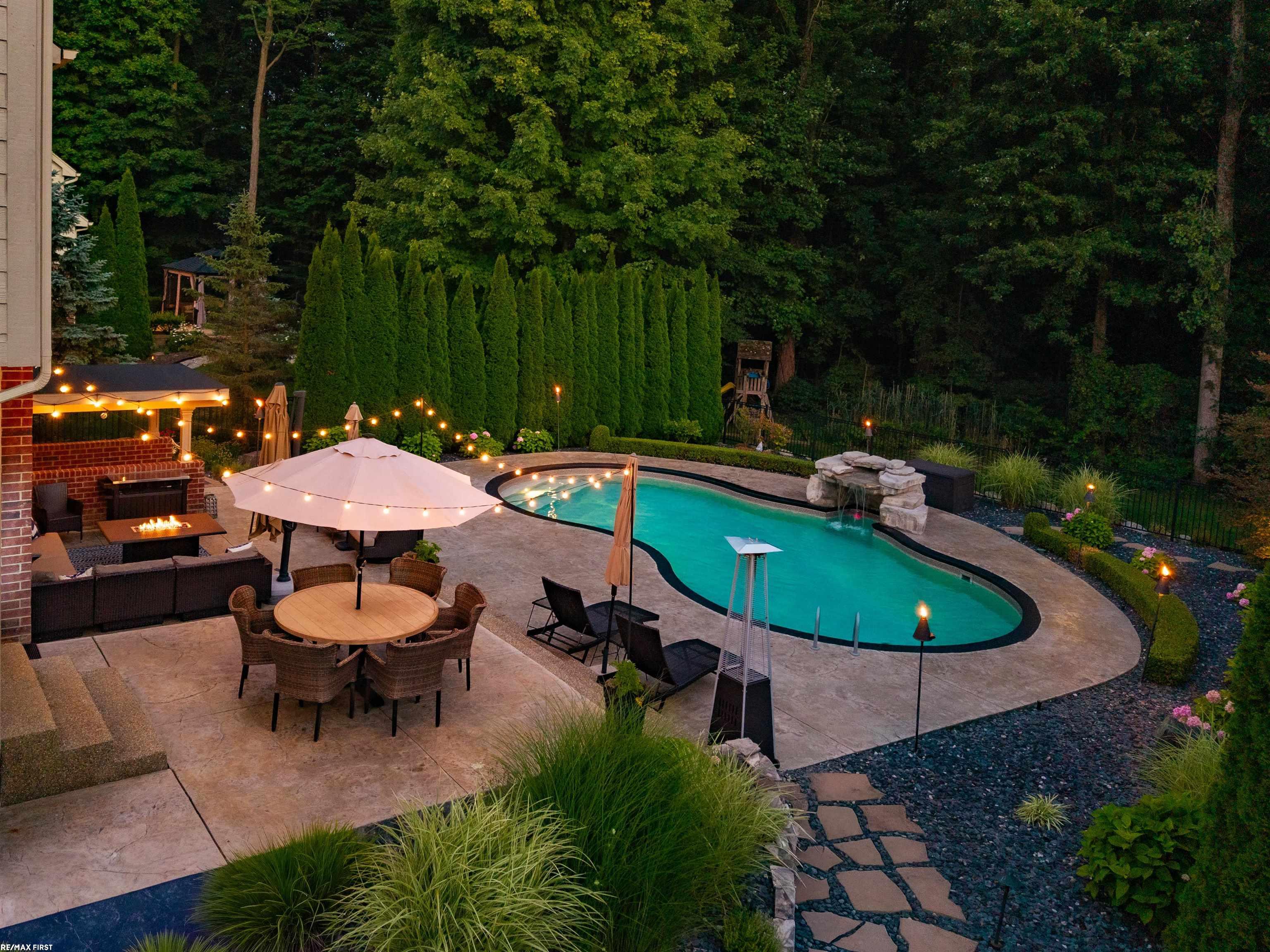 main property photo 6