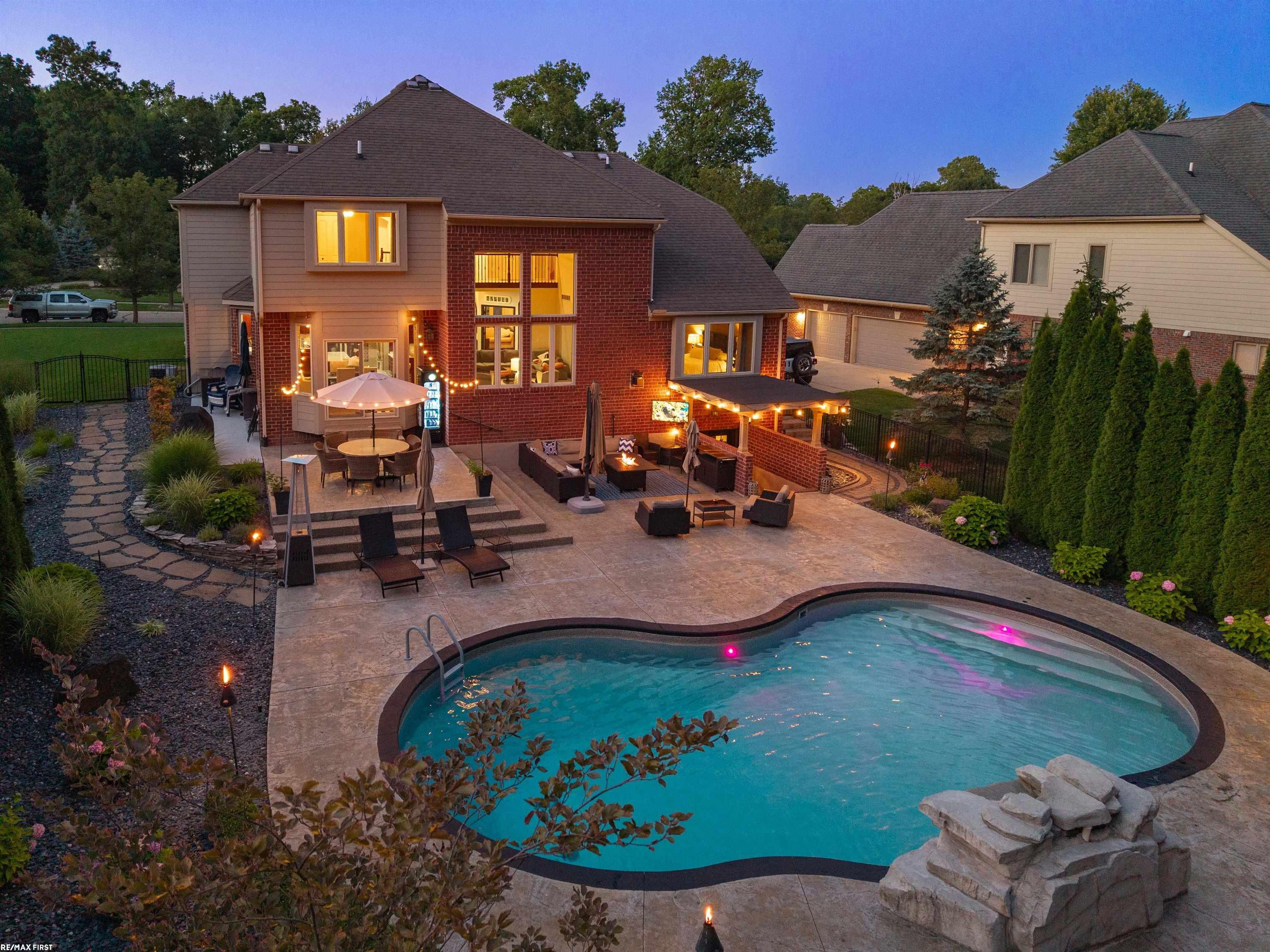 main property photo 8