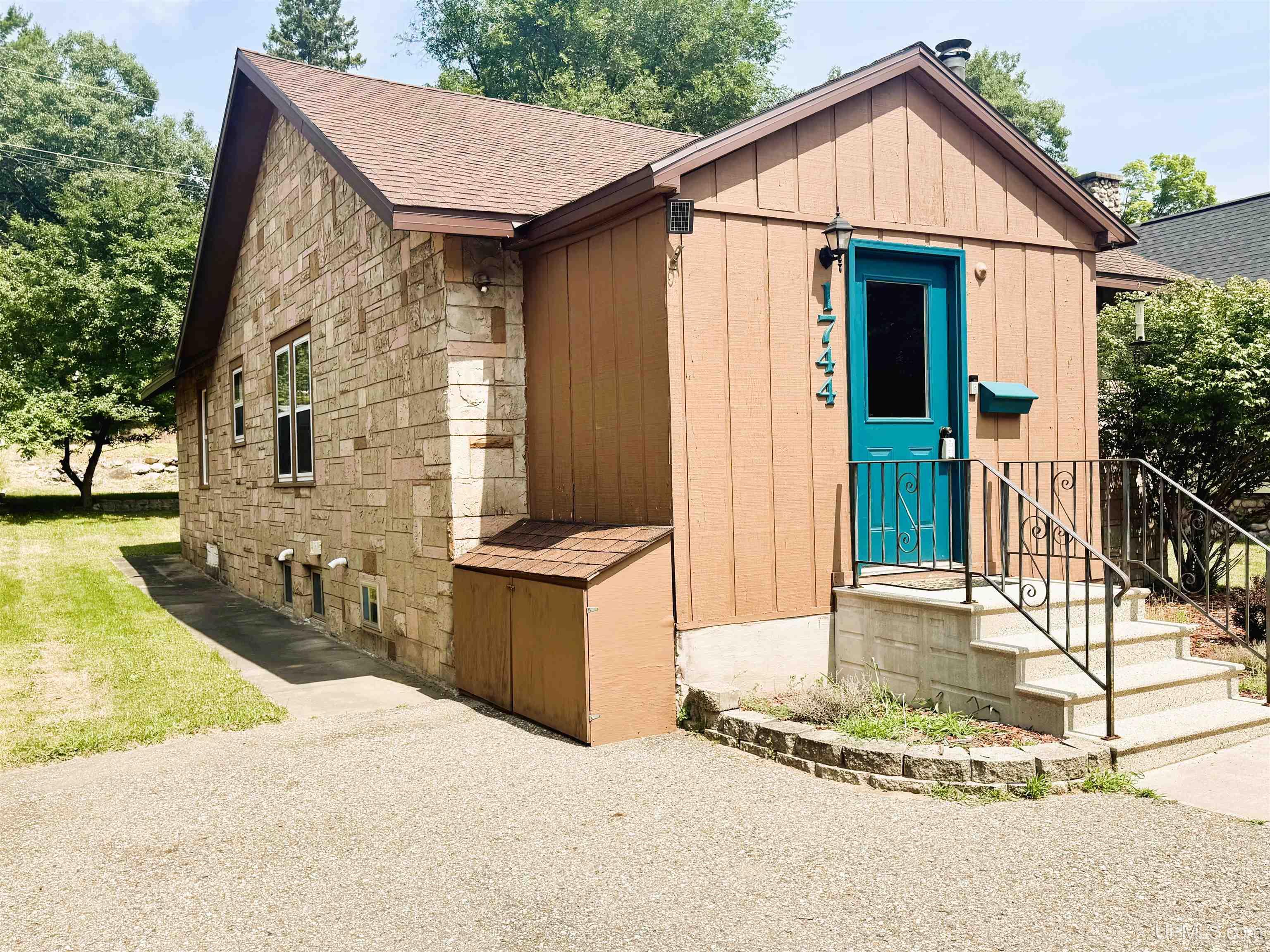 main property photo 28