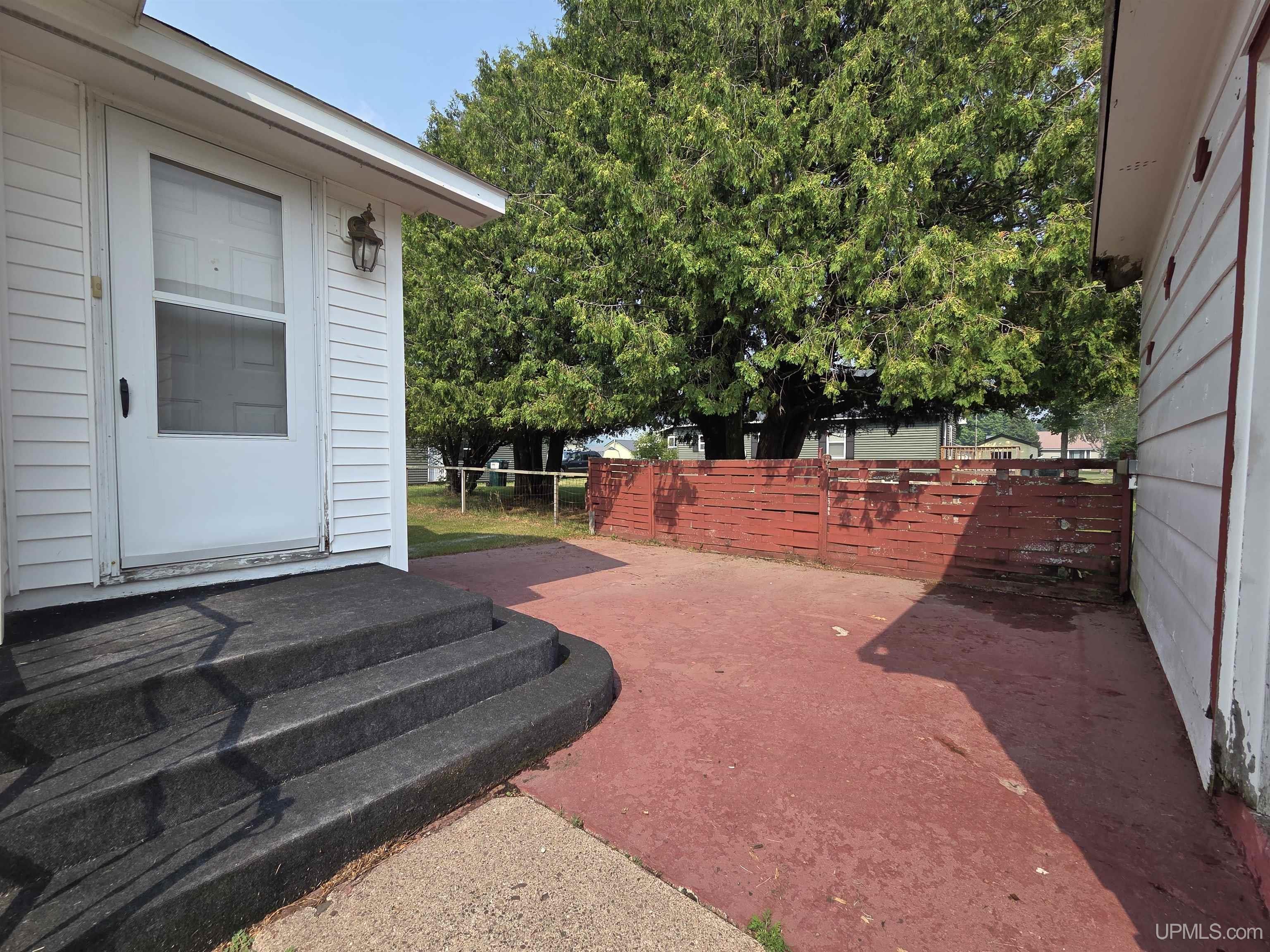 main property photo 20