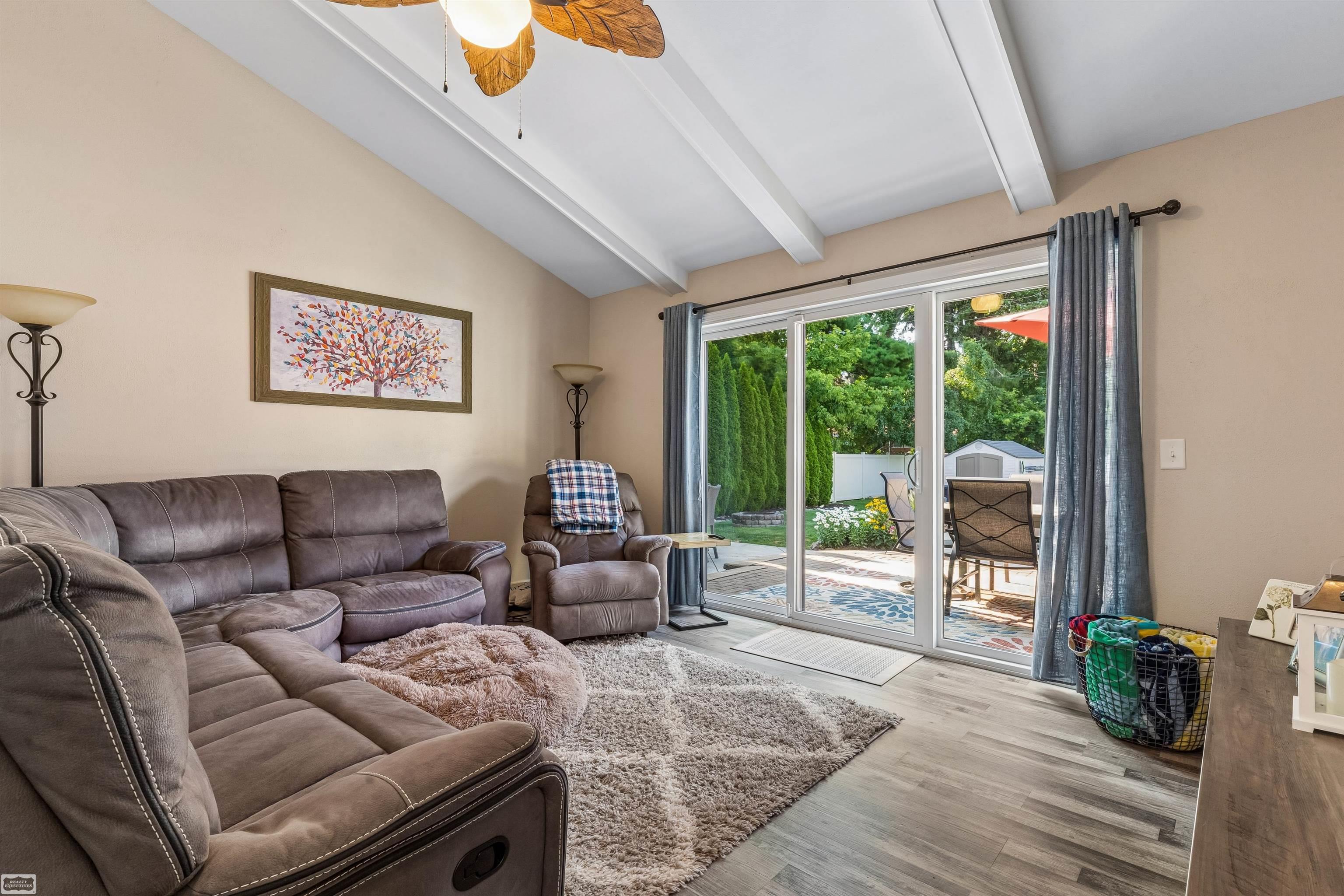property viewer photo 18