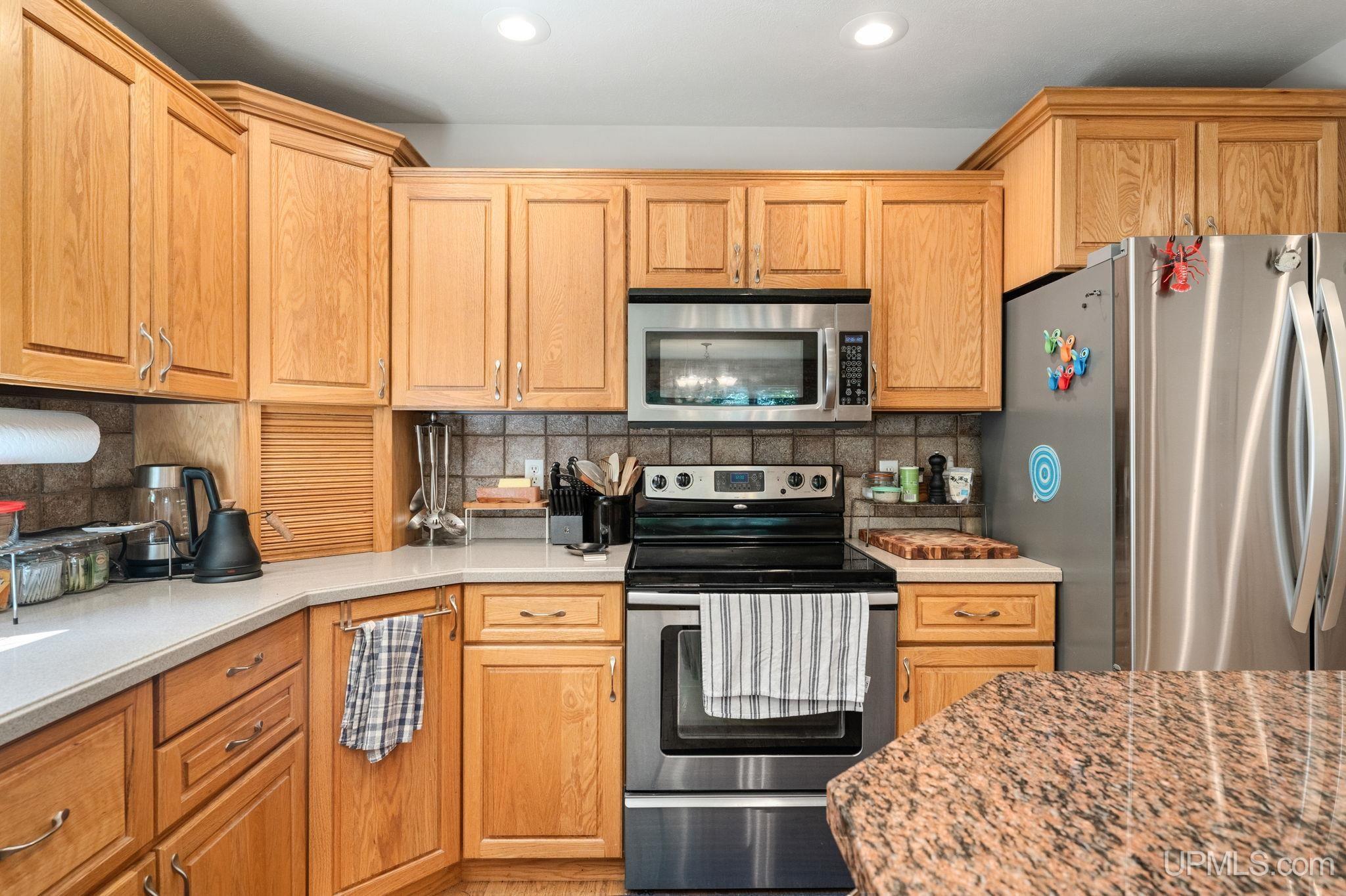 main property photo 16