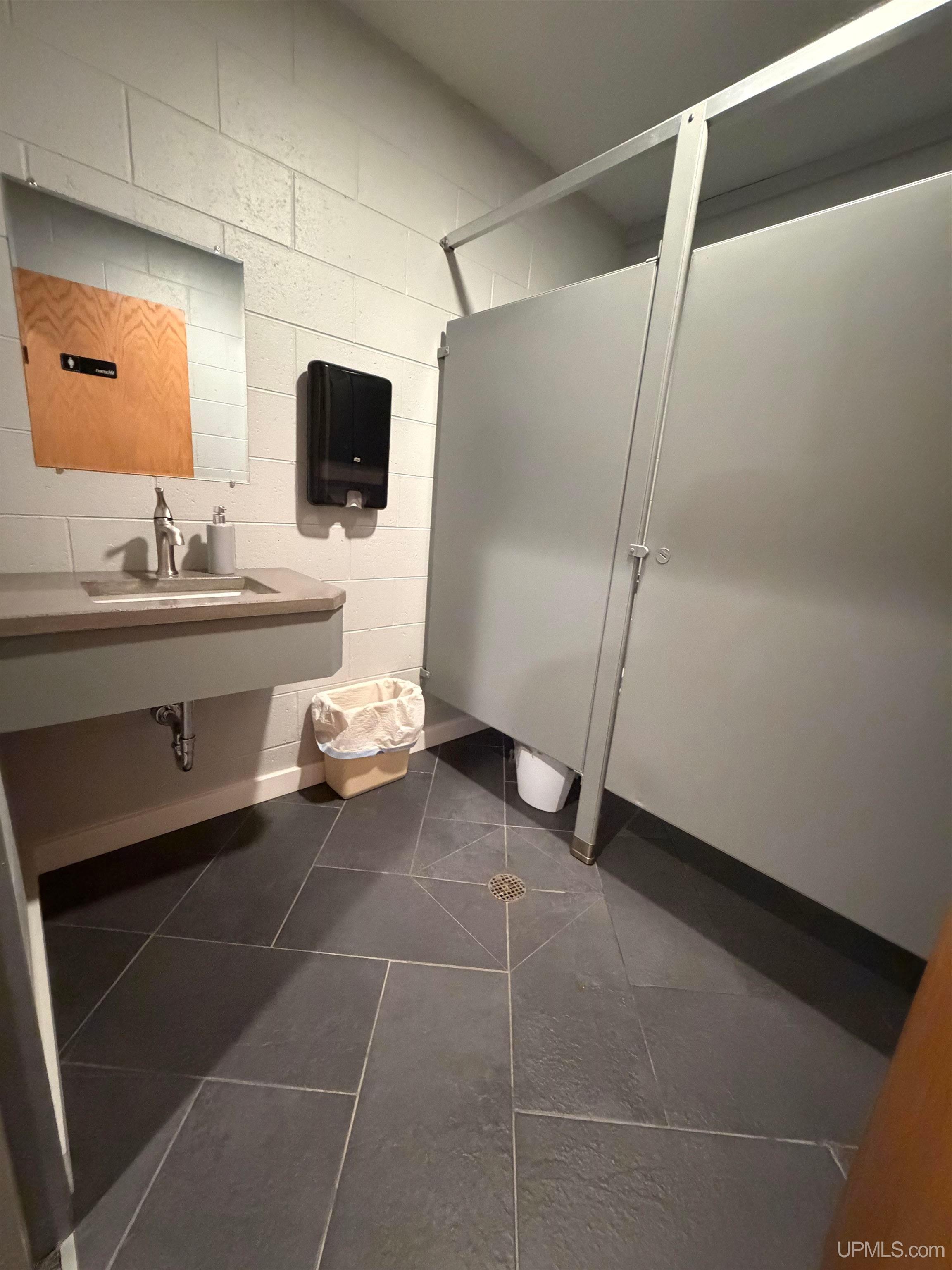 main property photo 20