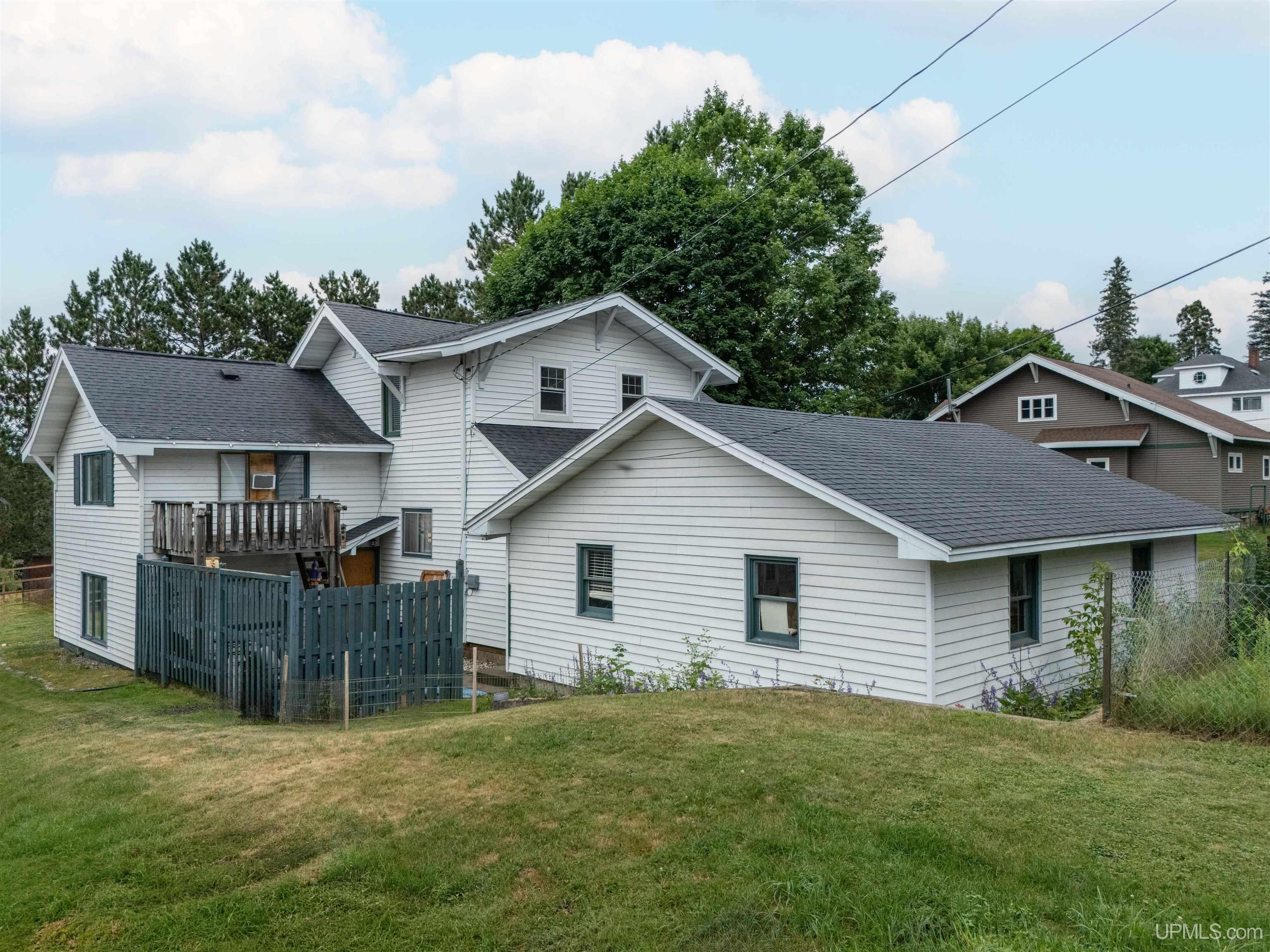 main property photo 37