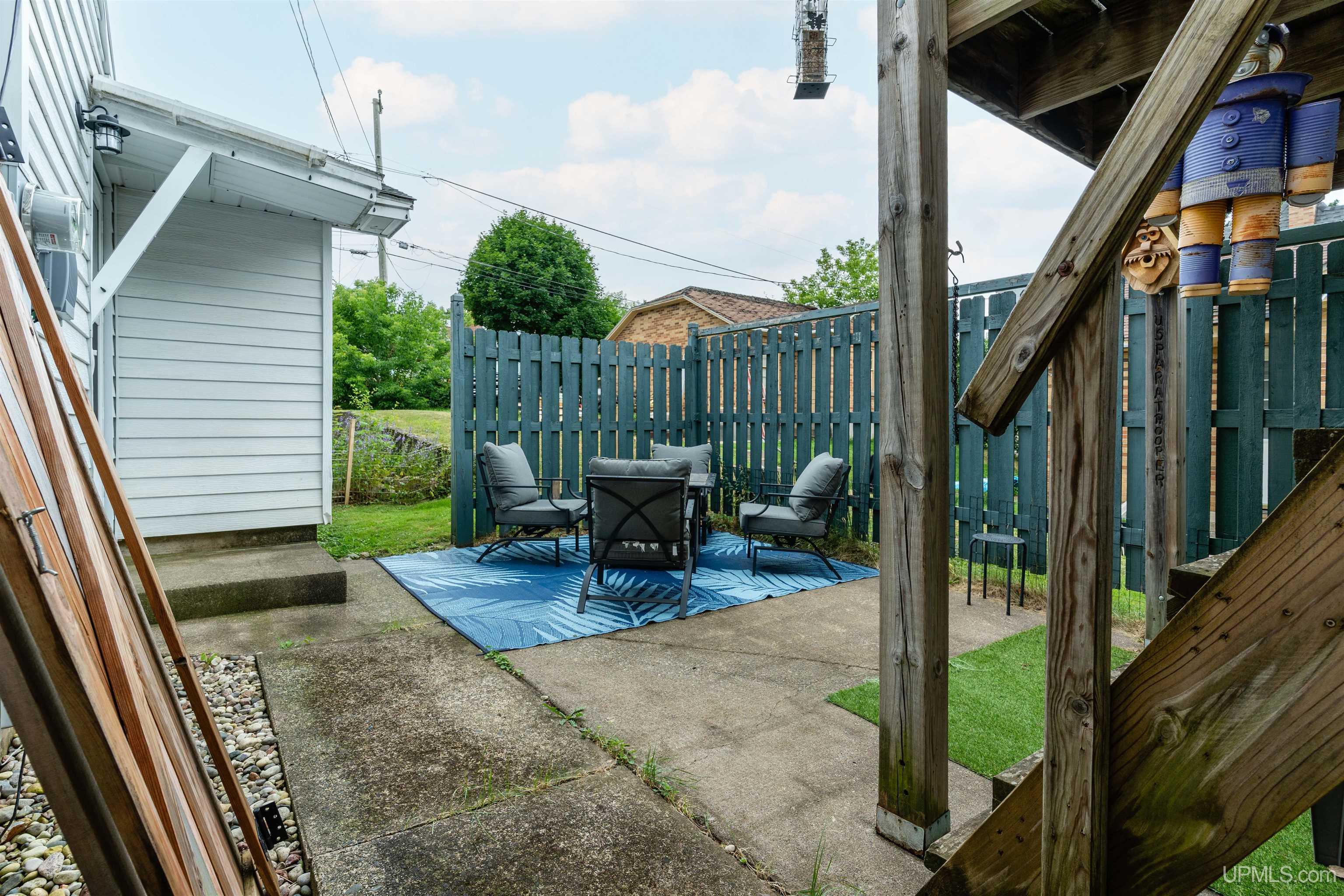 main property photo 40