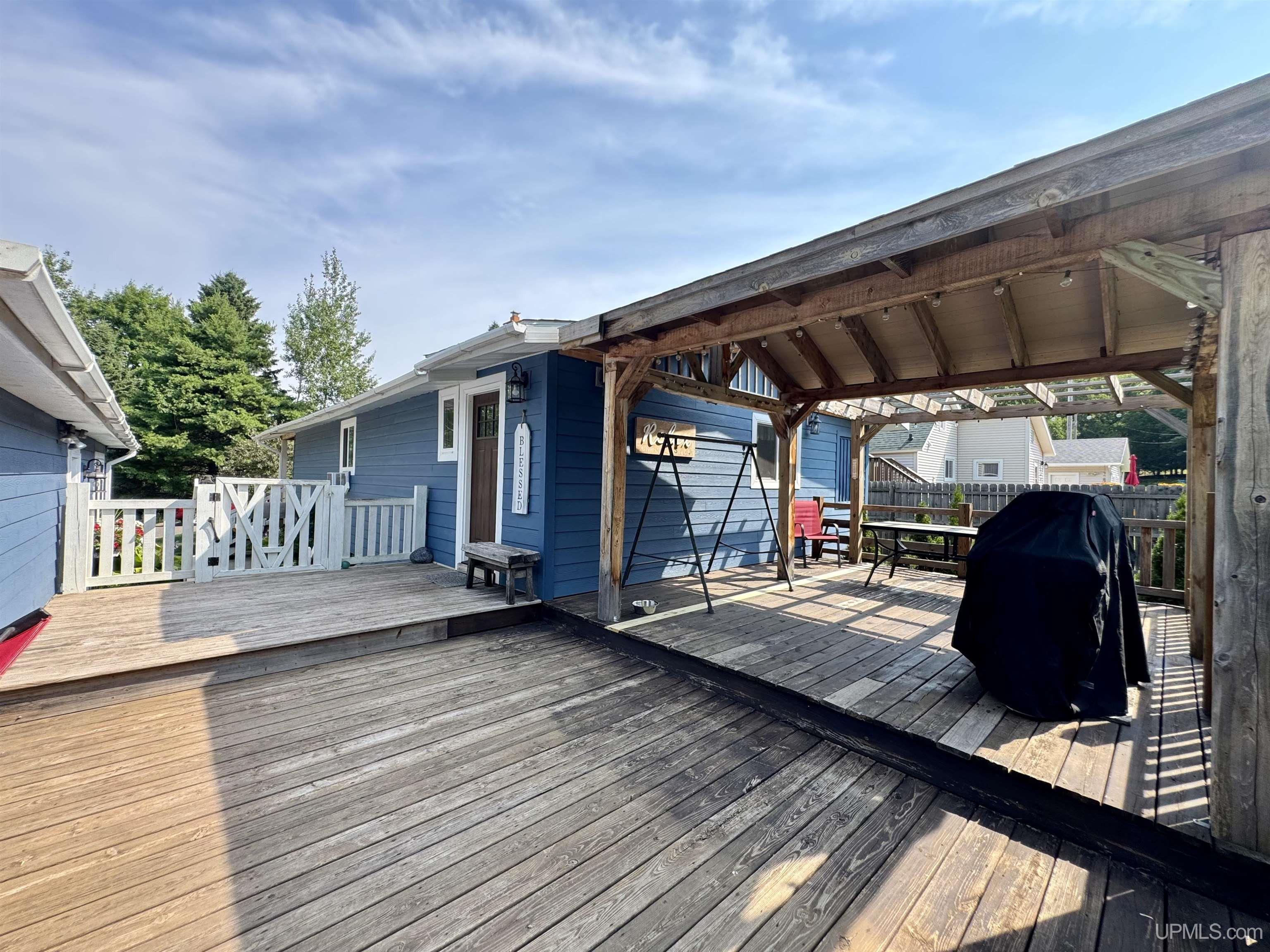 main property photo 32