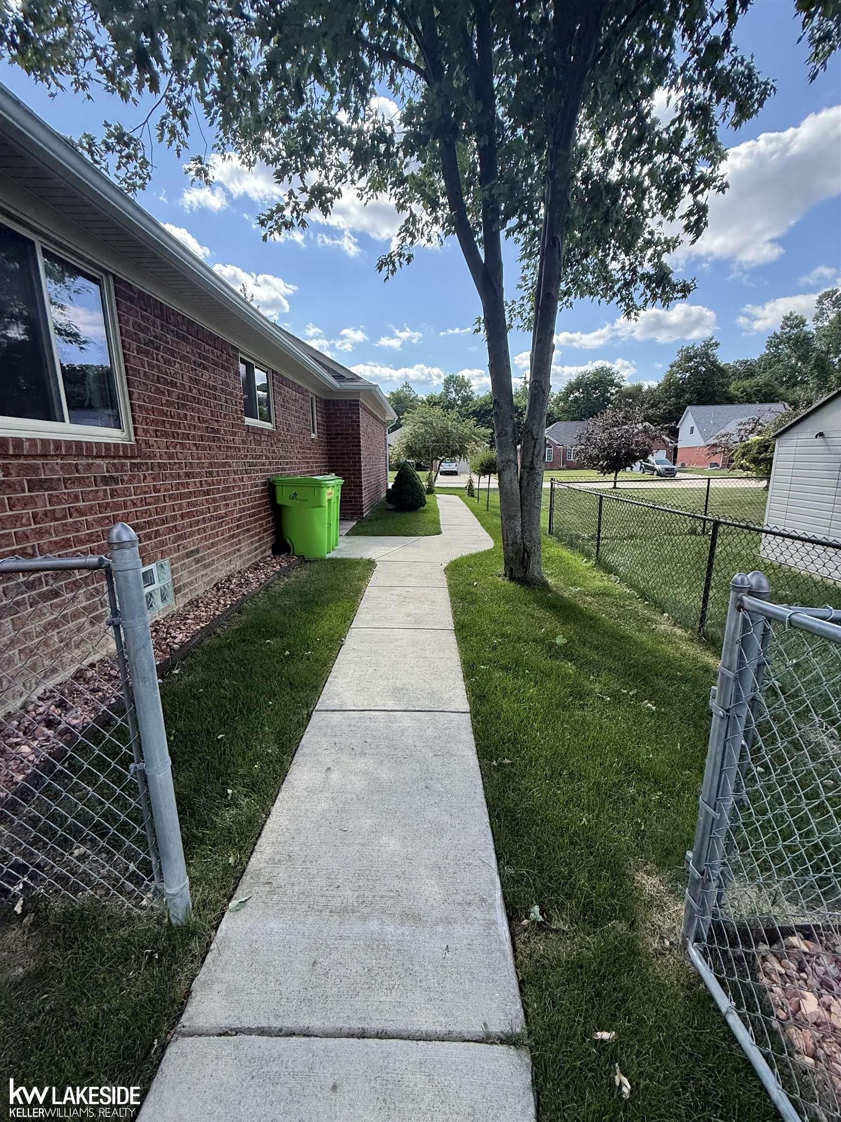 main property photo 28