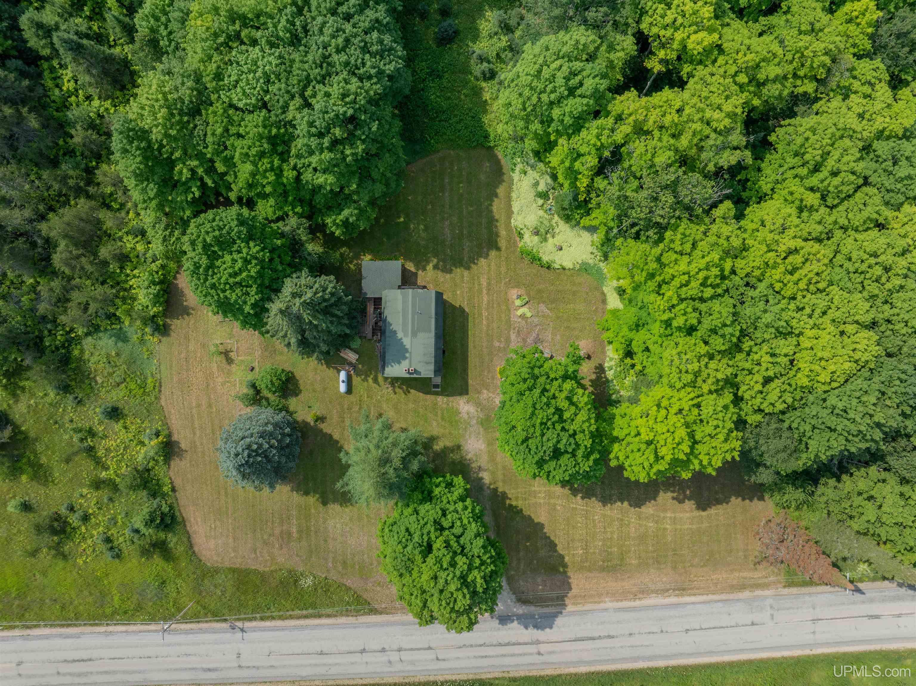 main property photo 23
