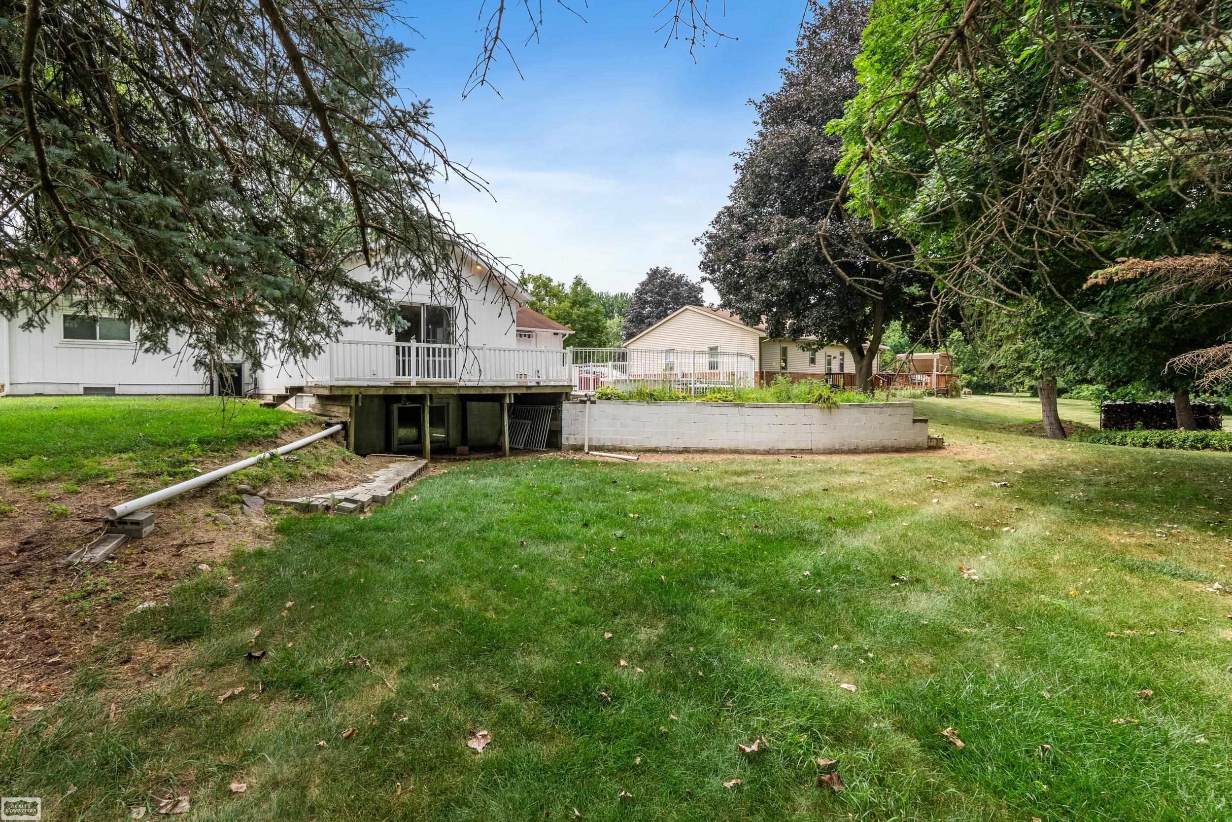 main property photo 40