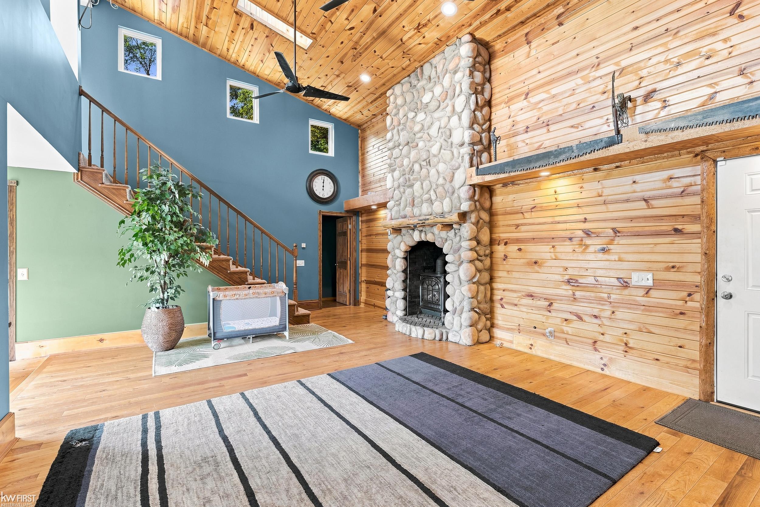 main property photo 11