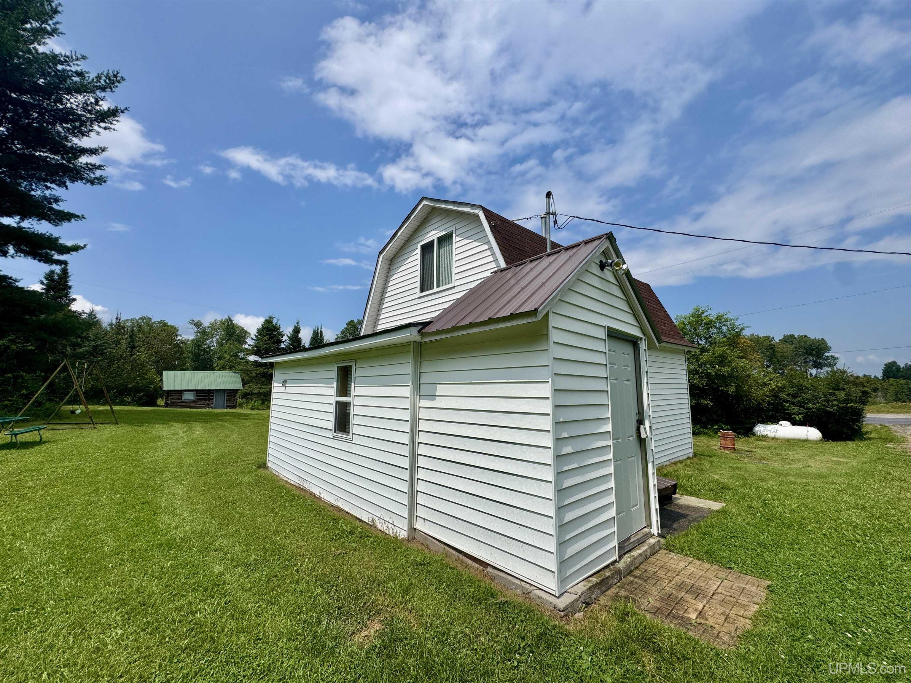 main property photo 18