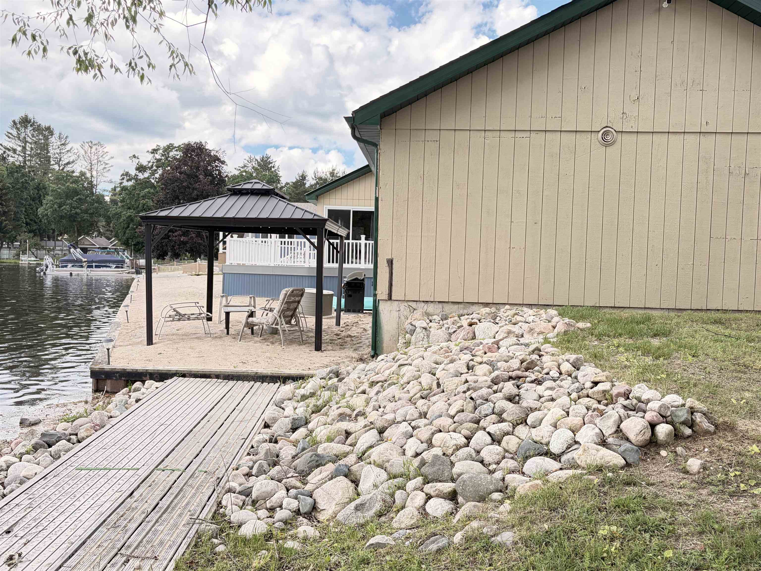 main property photo 34