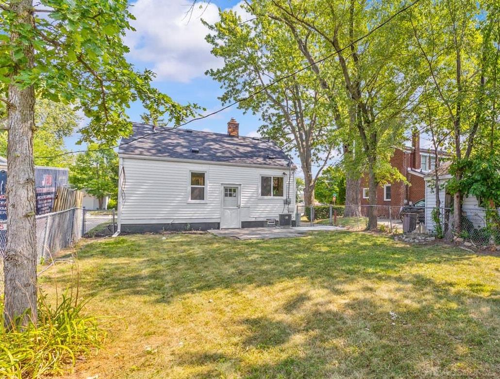 main property photo 17