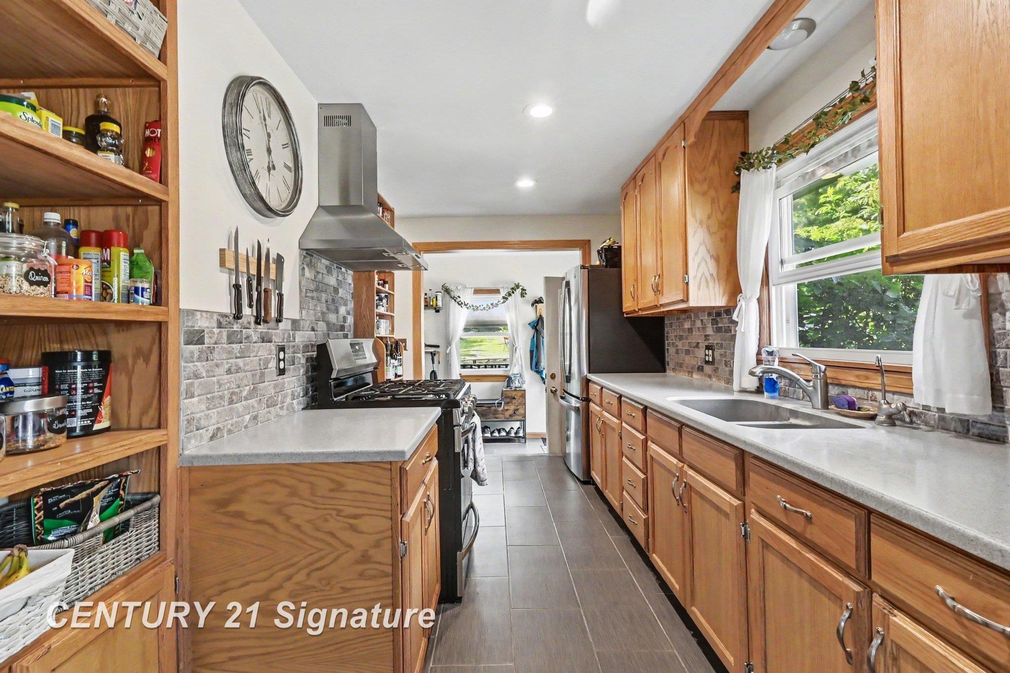 main property photo 13