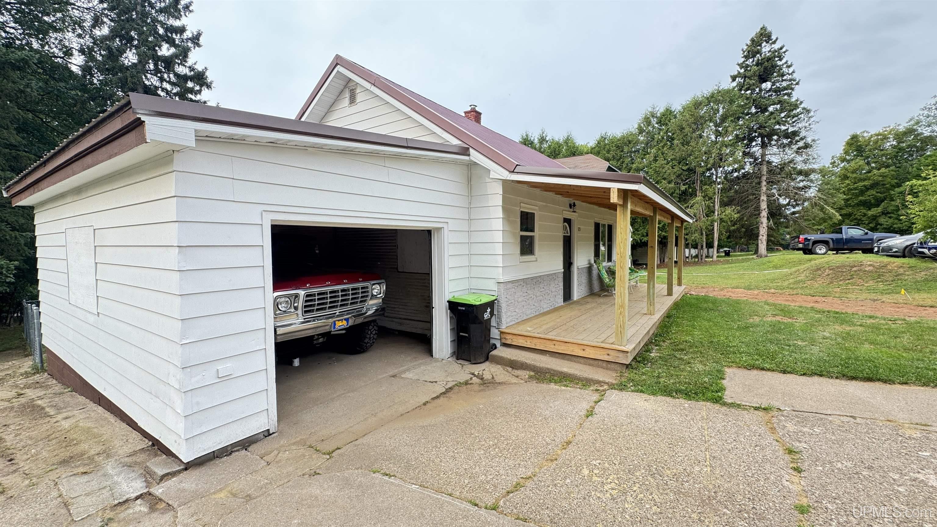 main property photo 26